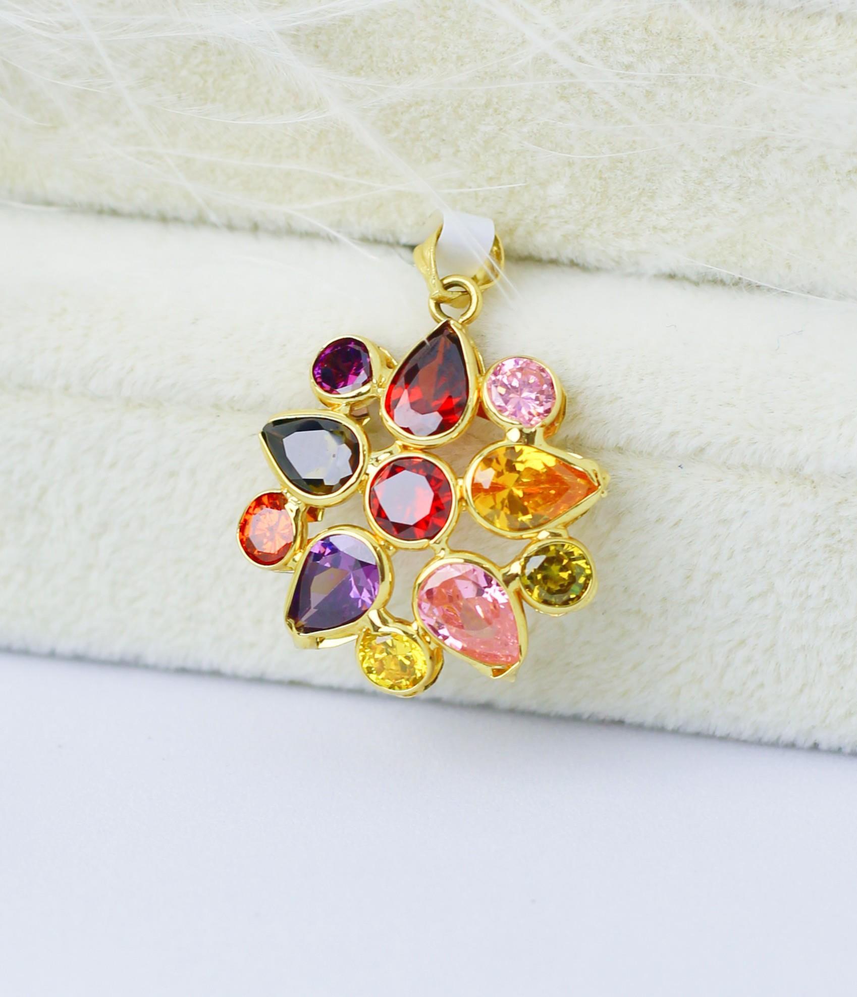 Bvlgari-Halskette mit farbigem Stein, 14 Karat