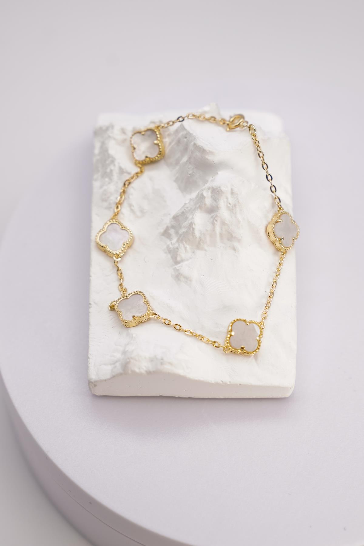 Şans Sembolü Figürlü 14 Ayar Altın Bileklik – Zarif Zincir Detaylı ve Modern Tasarım