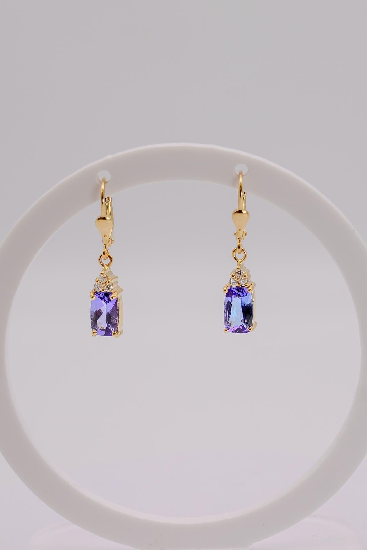 Tanzanit Taşlı 14 Ayar Altın Minimal Sallantılı Küpe Modeli