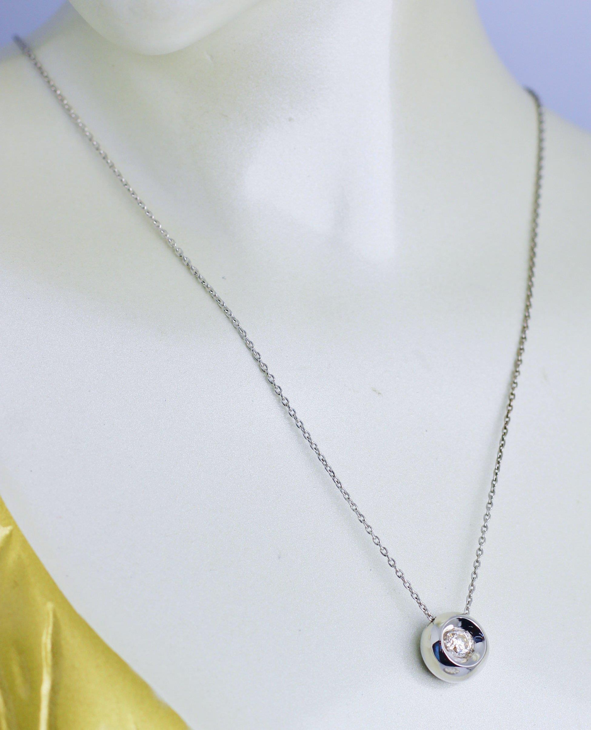 Solitaire Diamond Necklace 18 Carat