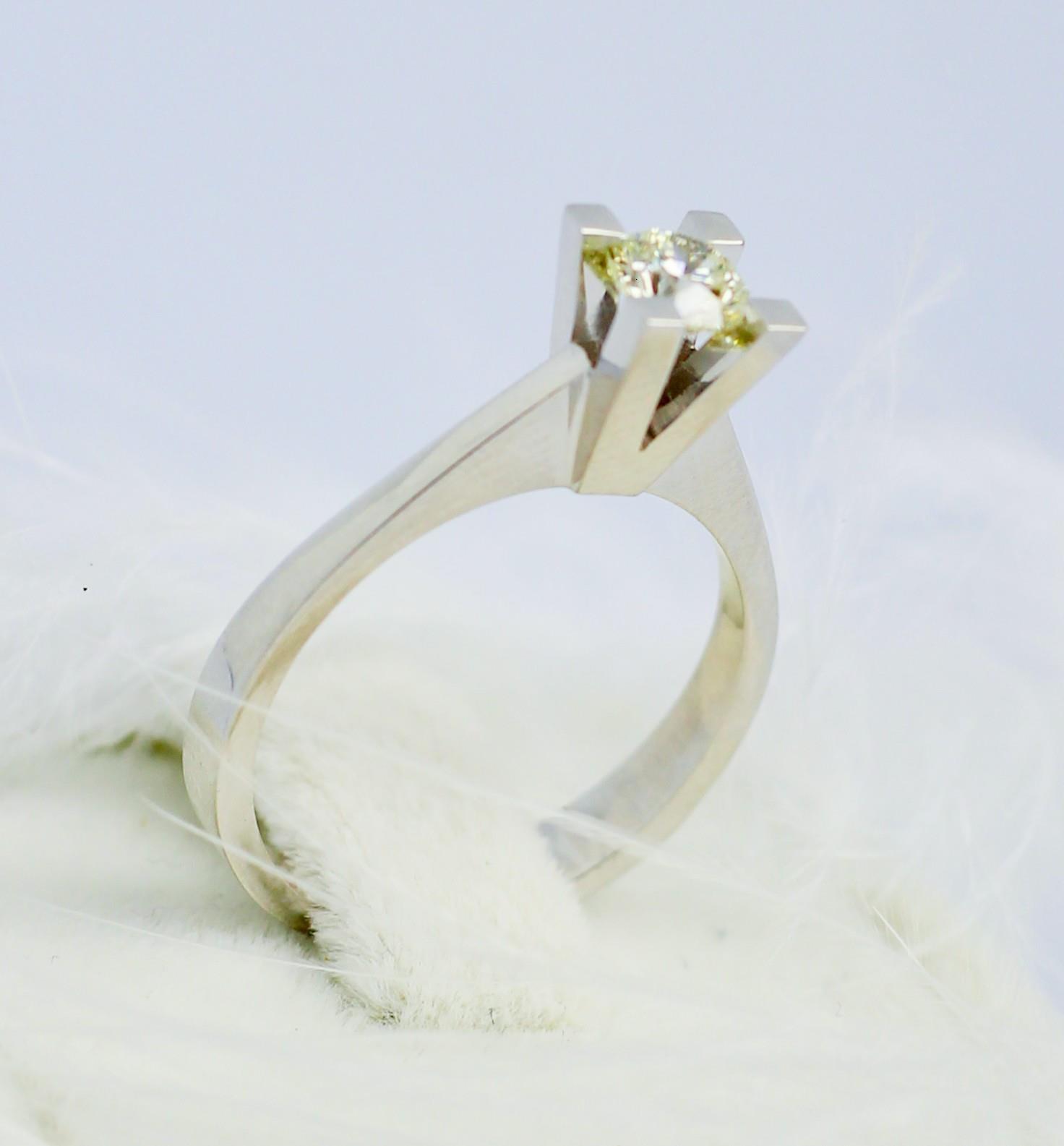 Solitaire Diamond Ring 14 Carat