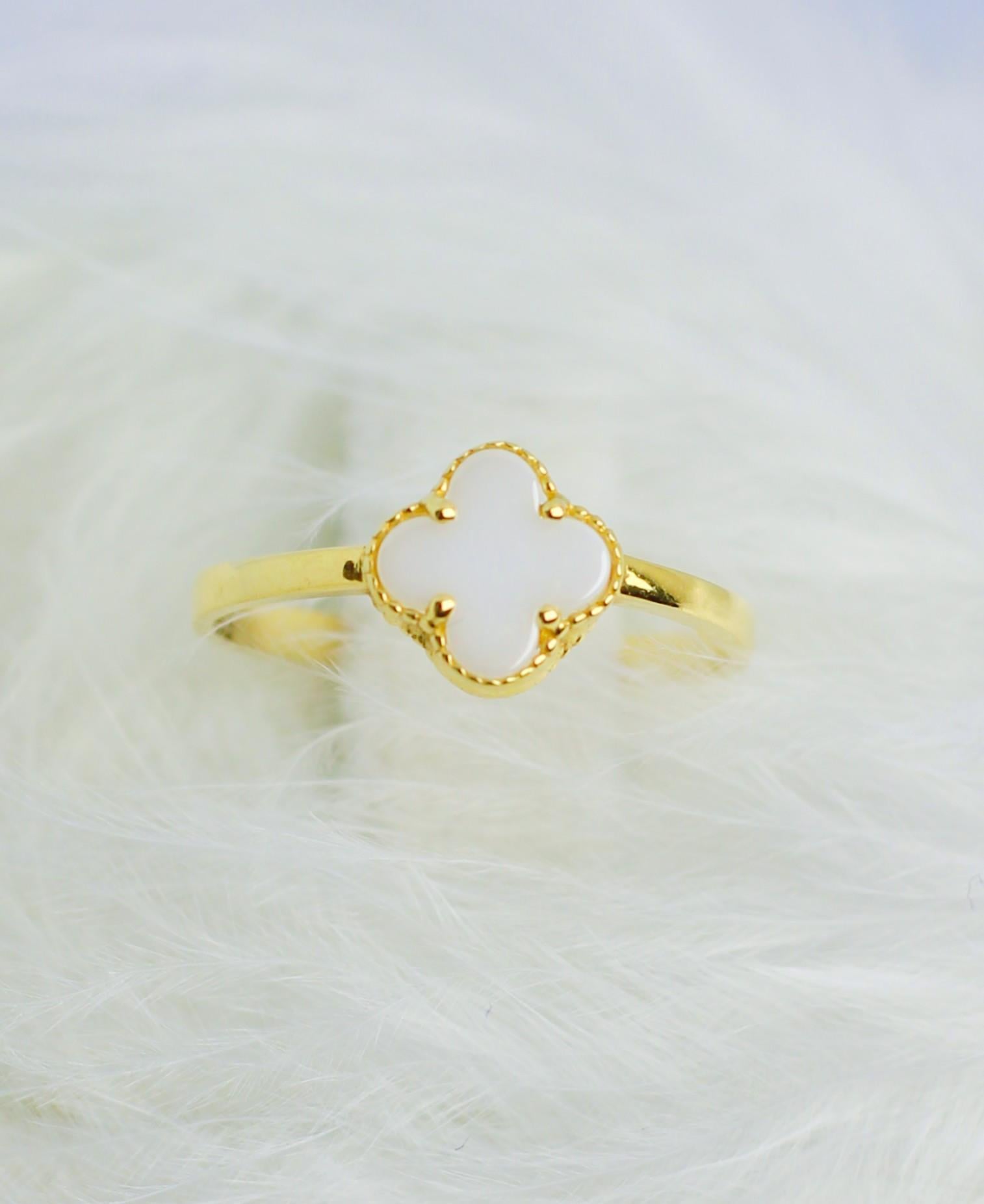 Van Cleeff Ring 14 Carat