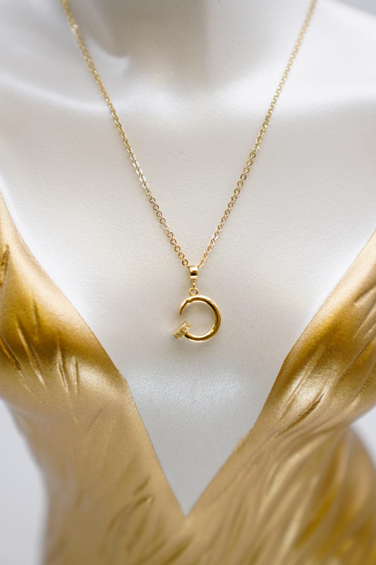 Zirkon Taş Detaylı 14 Ayar Altın Kolye – Hilal Figürlü, Modern ve Şık Tasarım Modeli