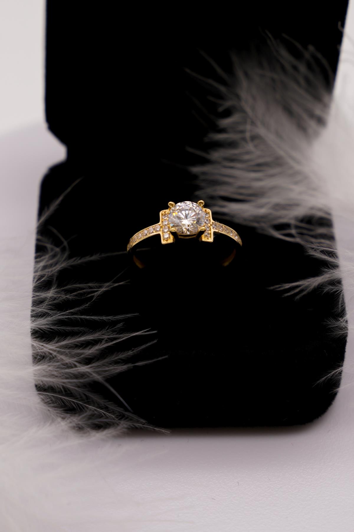 Zirkon Taşlı 14 Ayar Altın Yüzük – Işıltılı ve Klasik Tasarımlı Zarif Takı Seçeneği