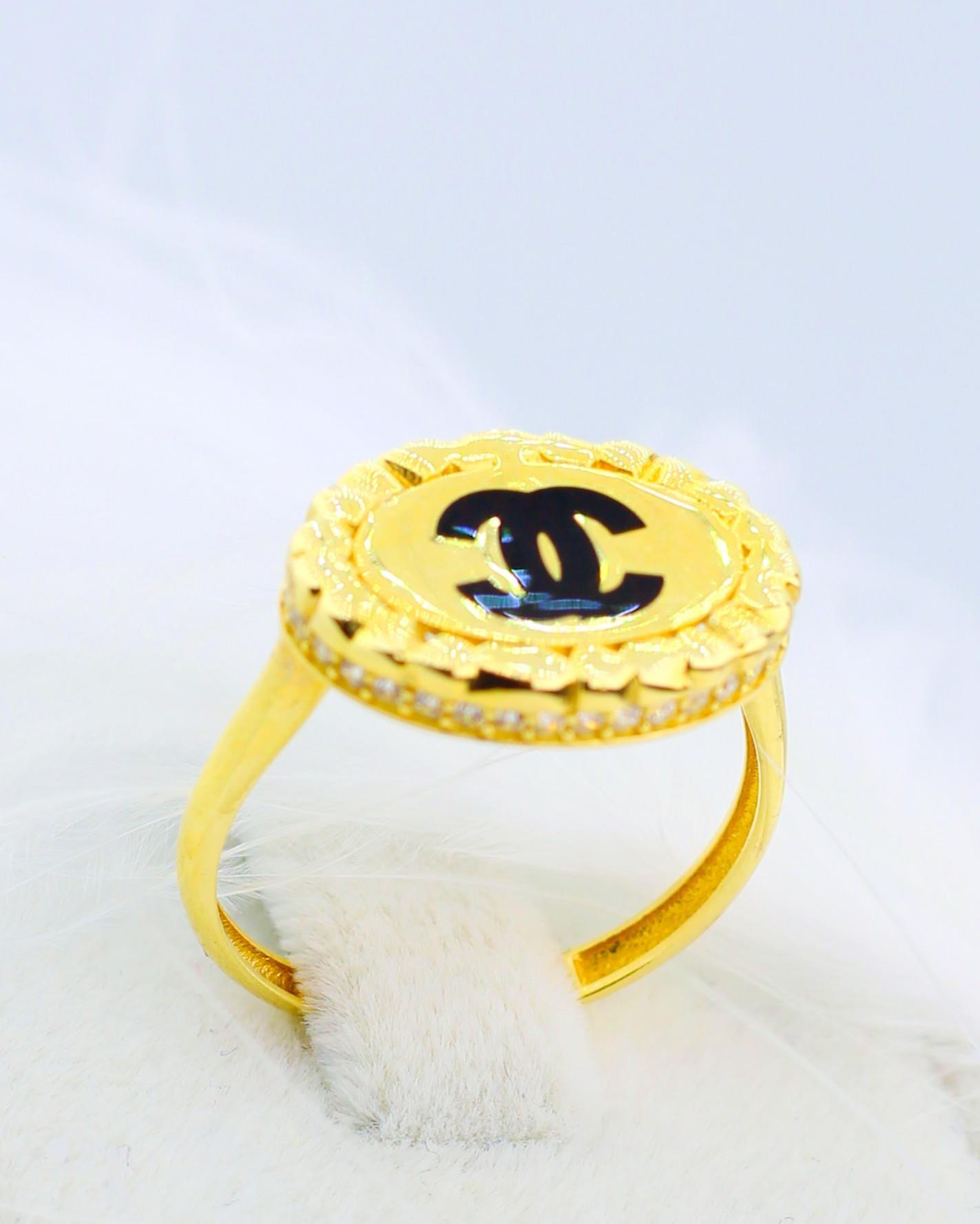 Zircon Stone Chanell Ring 14 Carat