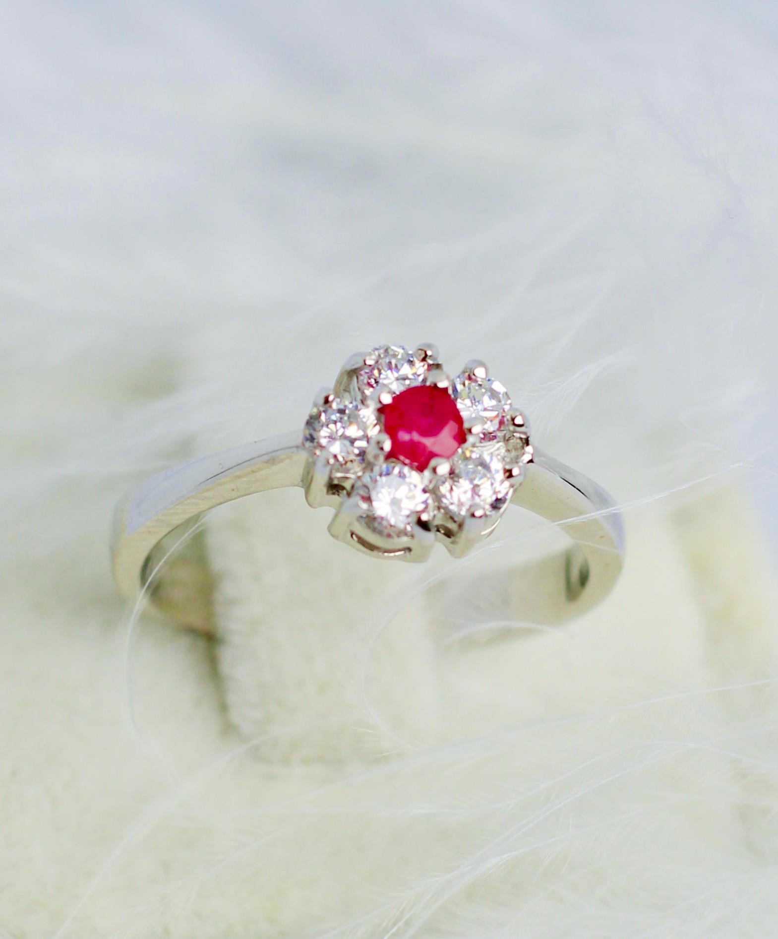 Zircon Stone Flower Figure Ring 14 Carat