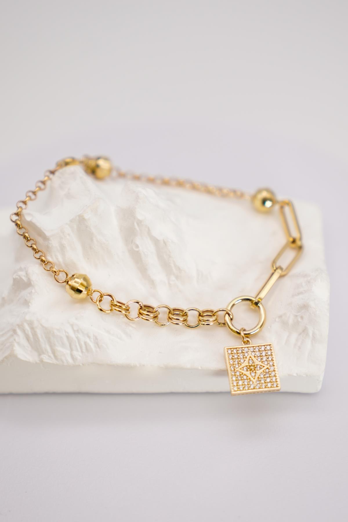 Zirkon Taşlı Yıldız Figürlü 14 Ayar Altın Zincir Detaylı Şık ve Modern Tasarım Bileklik