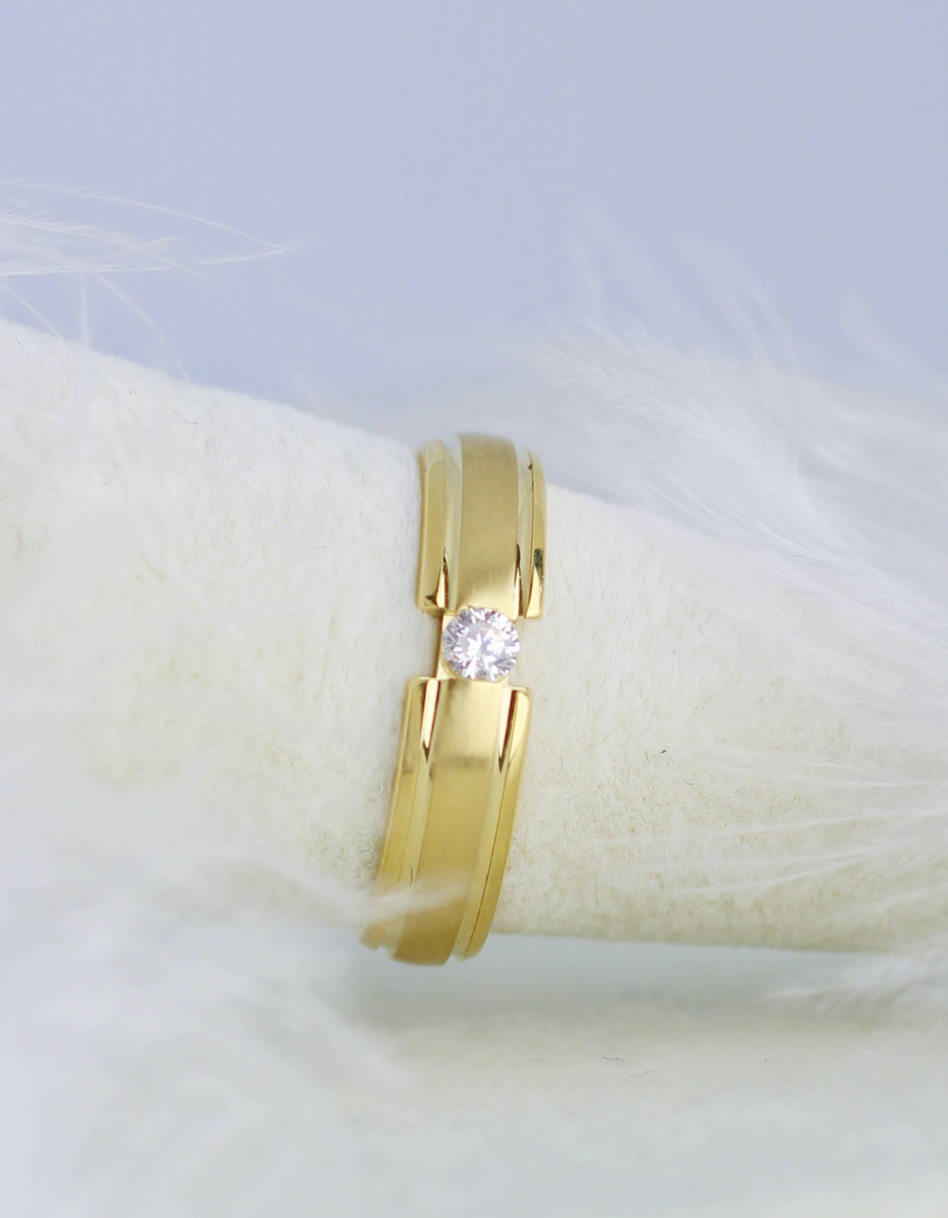  Handgefertigter Ring mit Zirkon-Solitär 14 Karat