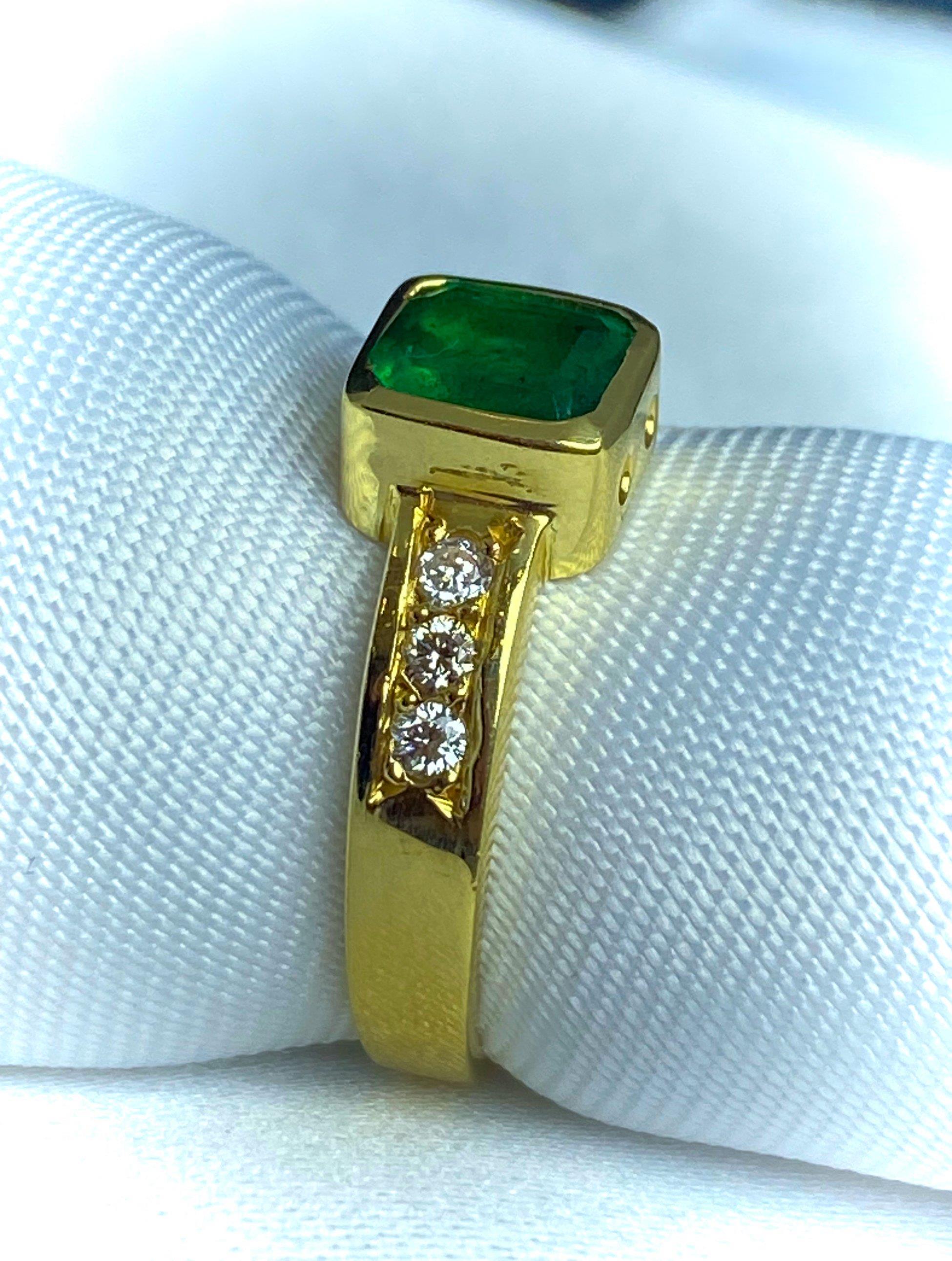 Emerald Stone Diamond Ring 14 Carat