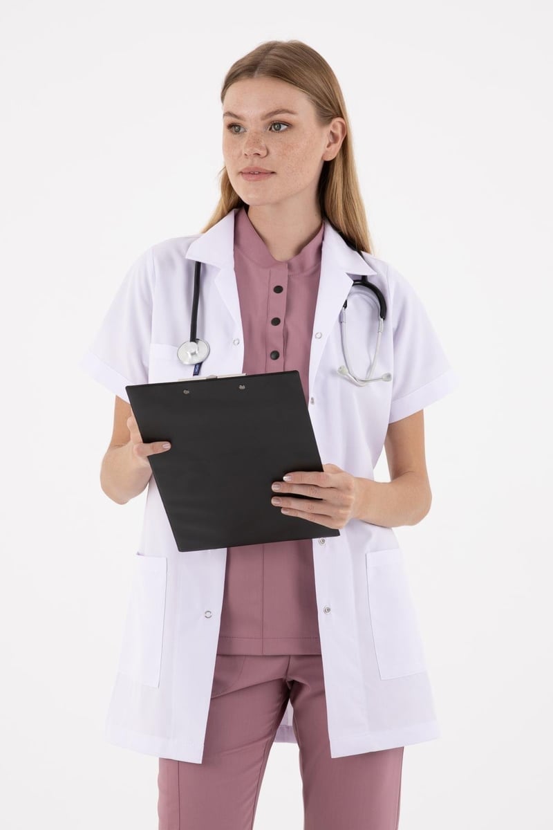 Uçak Medikal Kadın Doktor Önlüğü: Ceket Boy, Kısa Kol, Hakim Yaka