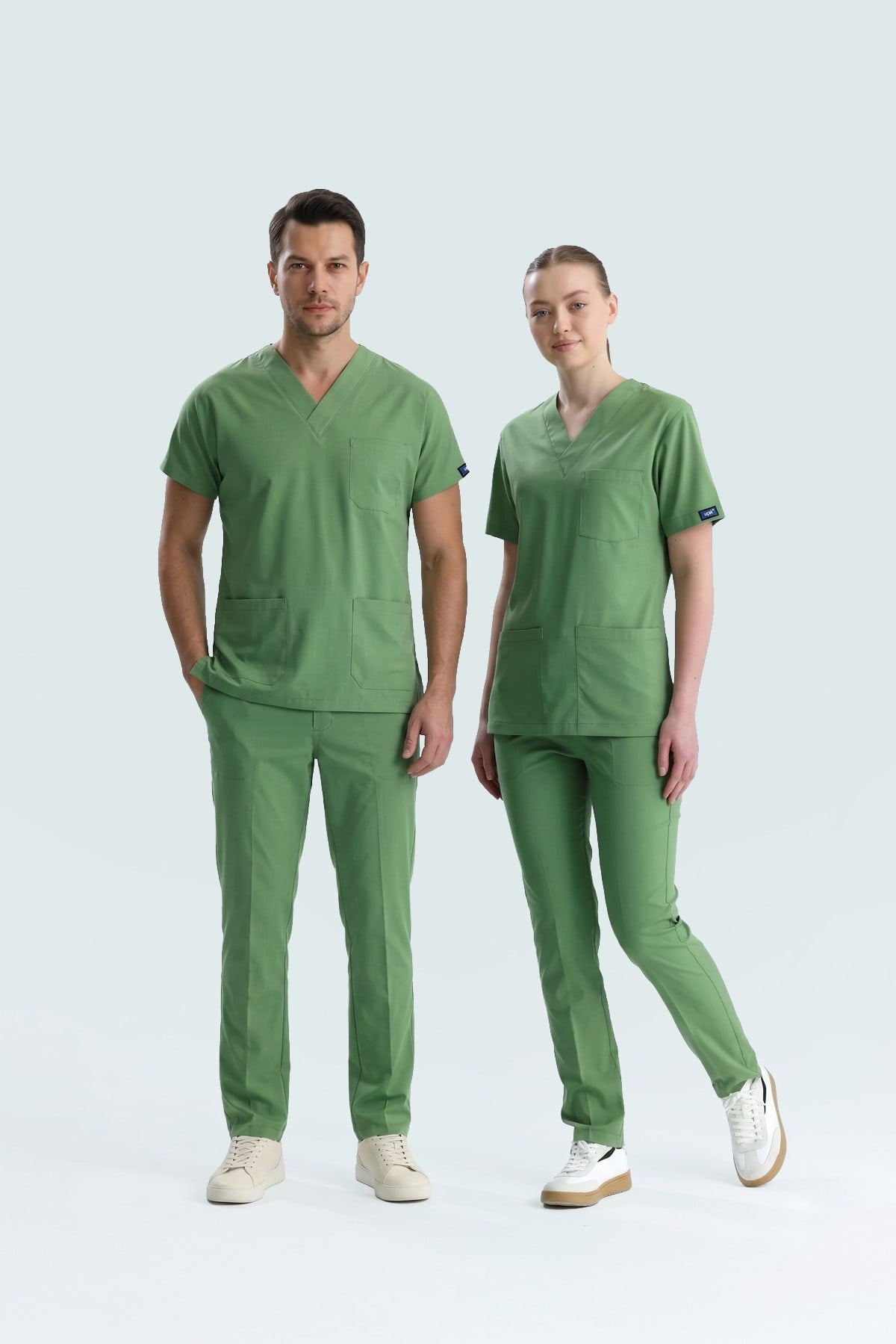 ÇİMEN YEŞİLİ ECZACI FORMASI LİKRALI SCRUBS TAKIM (GRASSHOPPER)