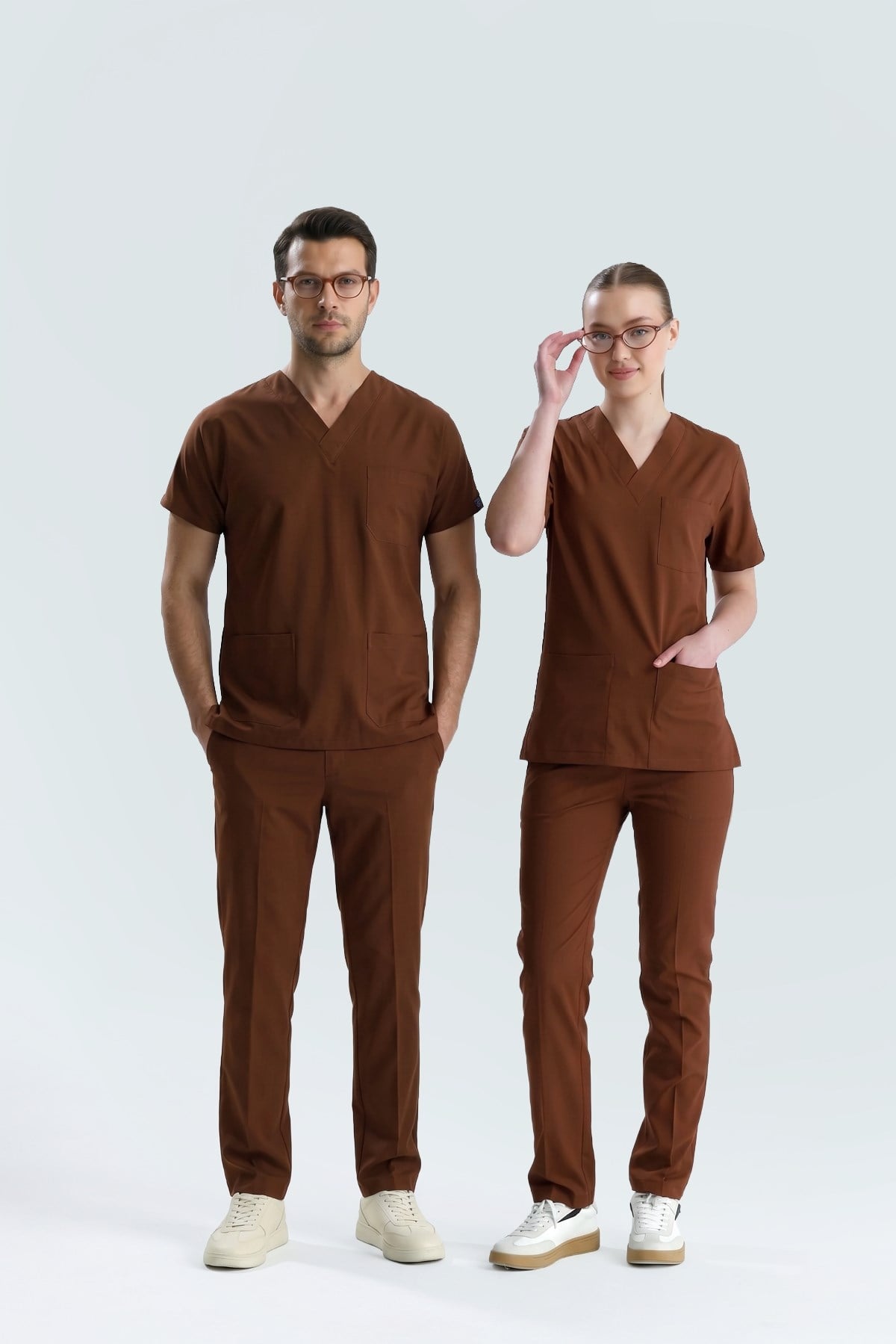 KAHVERENGİ HASTANE FORMASI LİKRALI SCRUBS TAKIM (FRIAR BROWN)
