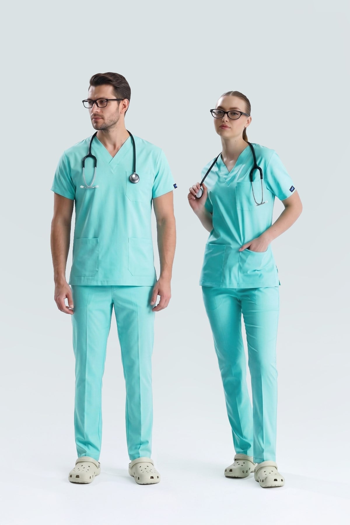 MİNT YEŞİLİ AİLE SAĞLIĞI ÇALIŞAN FORMASI LİKRALI SCRUBS TAKIM (BERMUDA)