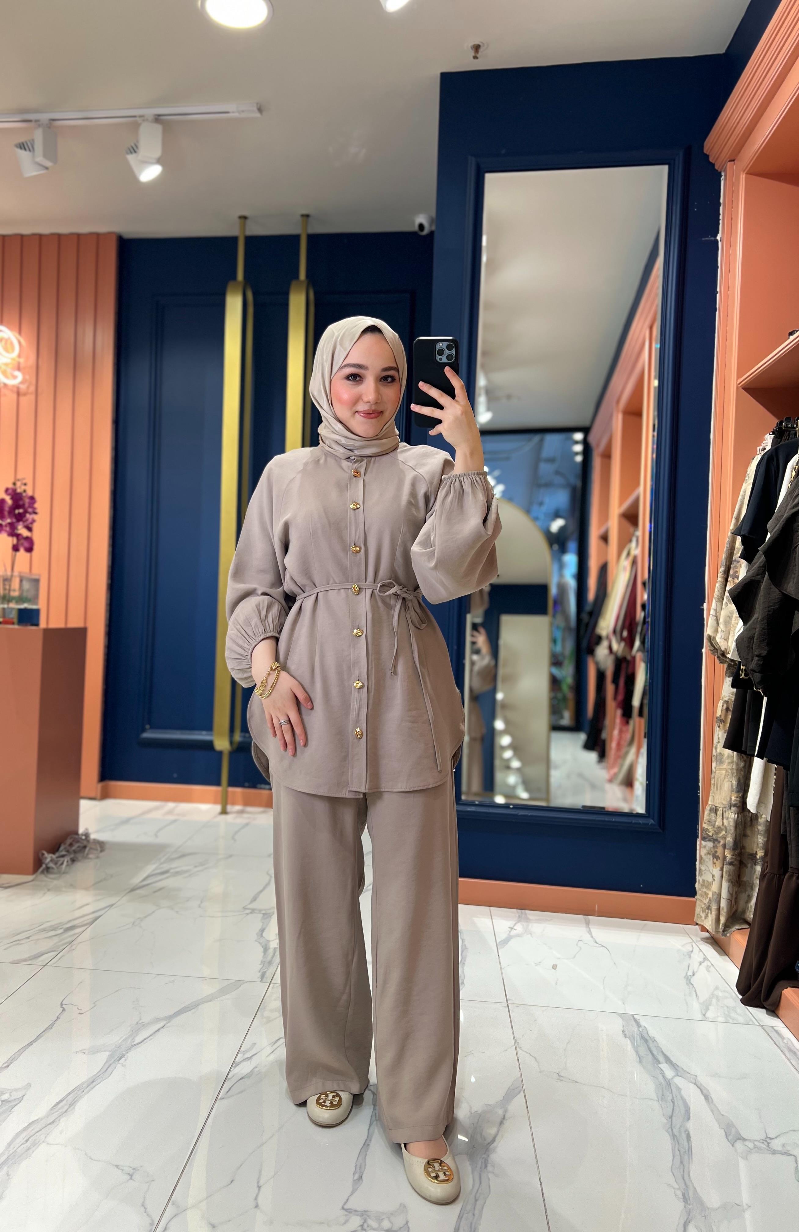 Gold Düğme Detaylı Tensel Takım Bej