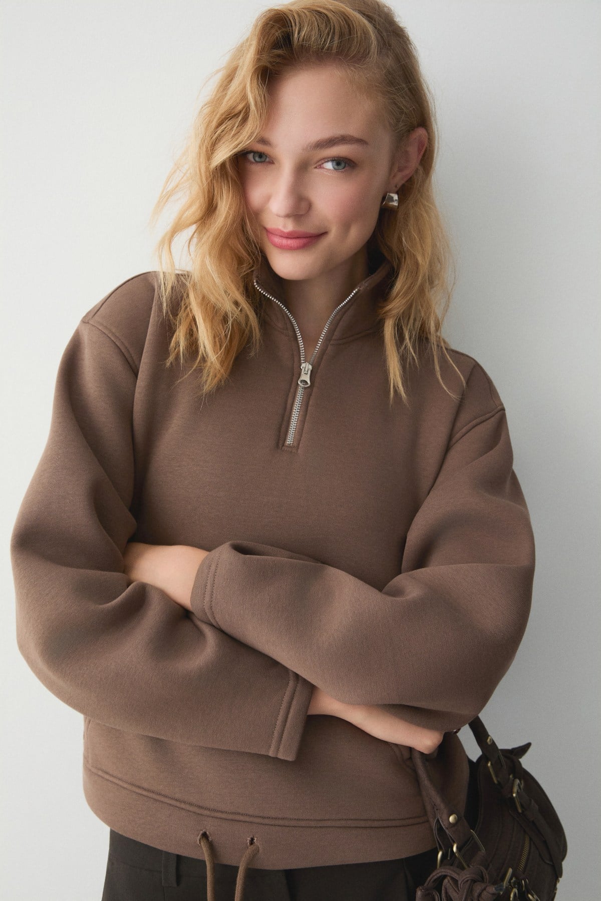 BELLAGIO Kadın Organik Pamuklı Kanguru Cepli Yakası Fermuarlı Kahverengi Sweatshirt