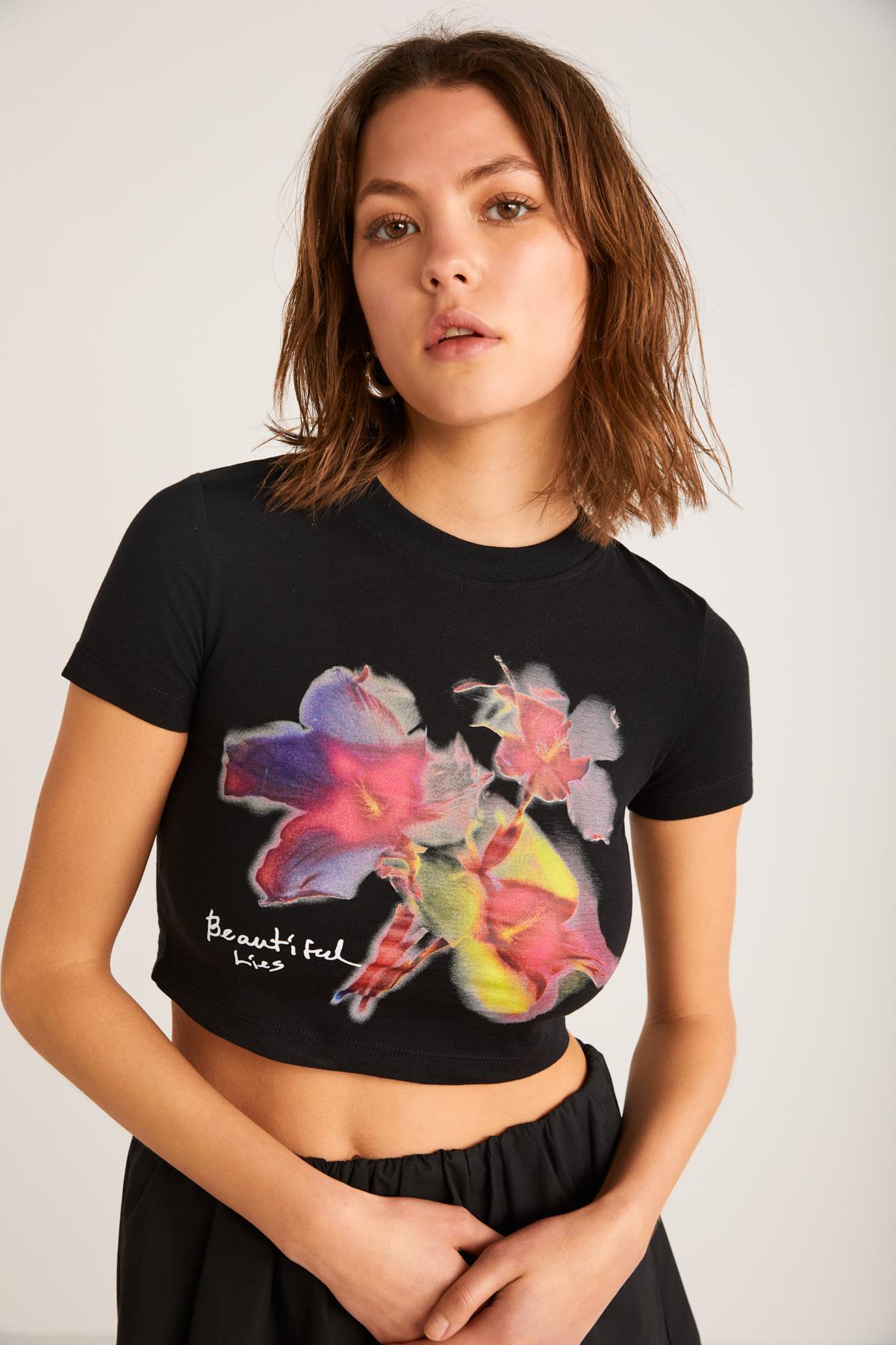 JESS Kadın Çiçek Baskı Detaylı Kısa Kollu Bisiklet Yaka Crop Siyah T-Shirt