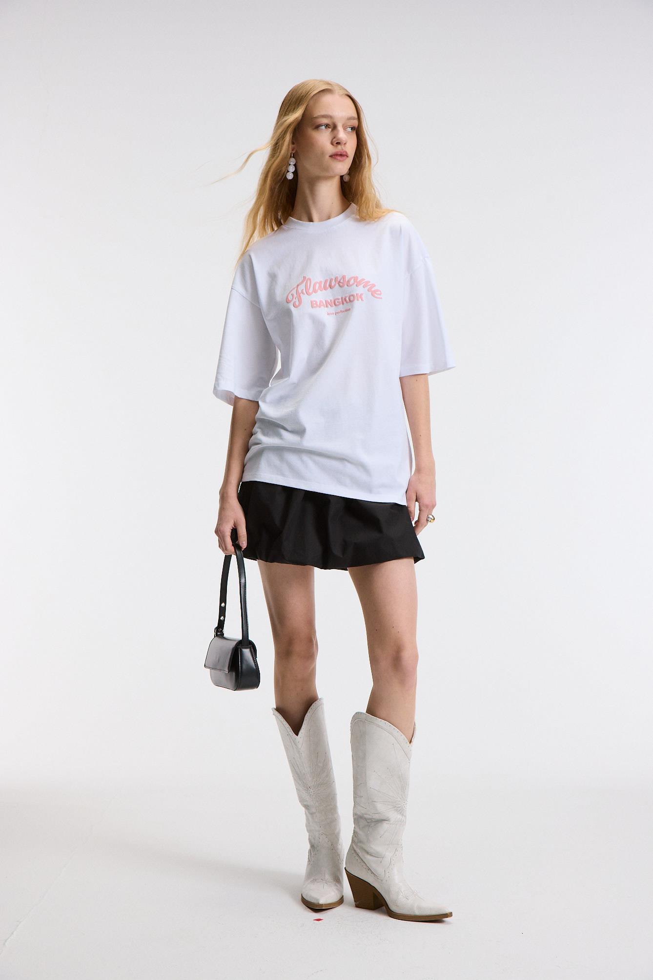 KAROLISKA Kadın %100 Pamuk Oversize Fit Kısa Kollu Yuvarlak Yaka Beyaz T-Shirt