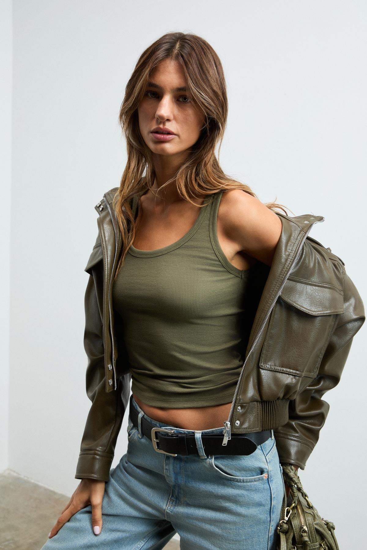 LILLESOL Kadın Fitilli Görünümlü Slim Fit Vücuda Oturan Havuz Yakalı Pamuklu Basic Haki Atlet