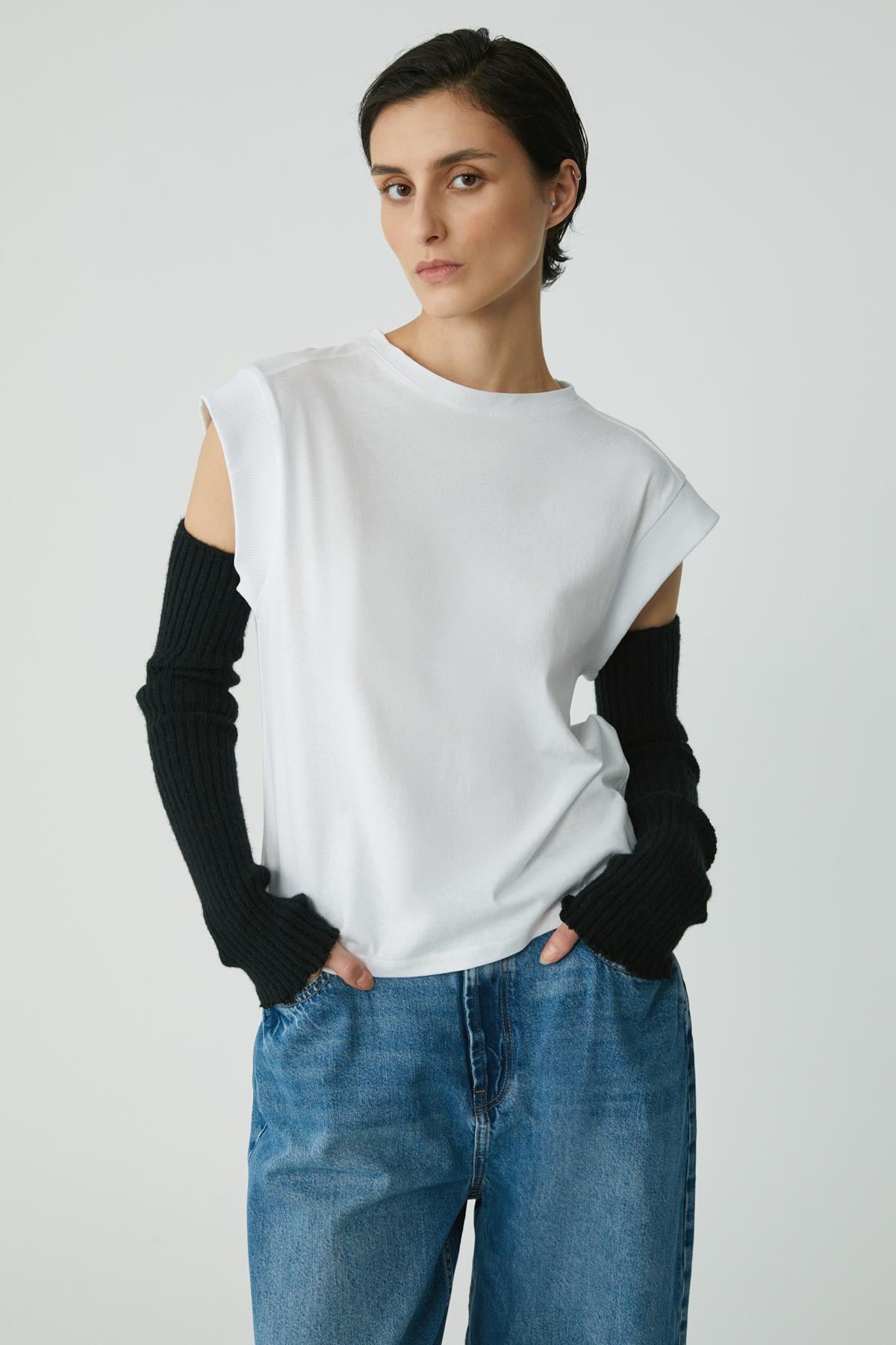 LORI Kadın 100% Pamuk Sıfır Kol Yuvarlak Yaka Standart Boy Örme Beyaz T-Shirt