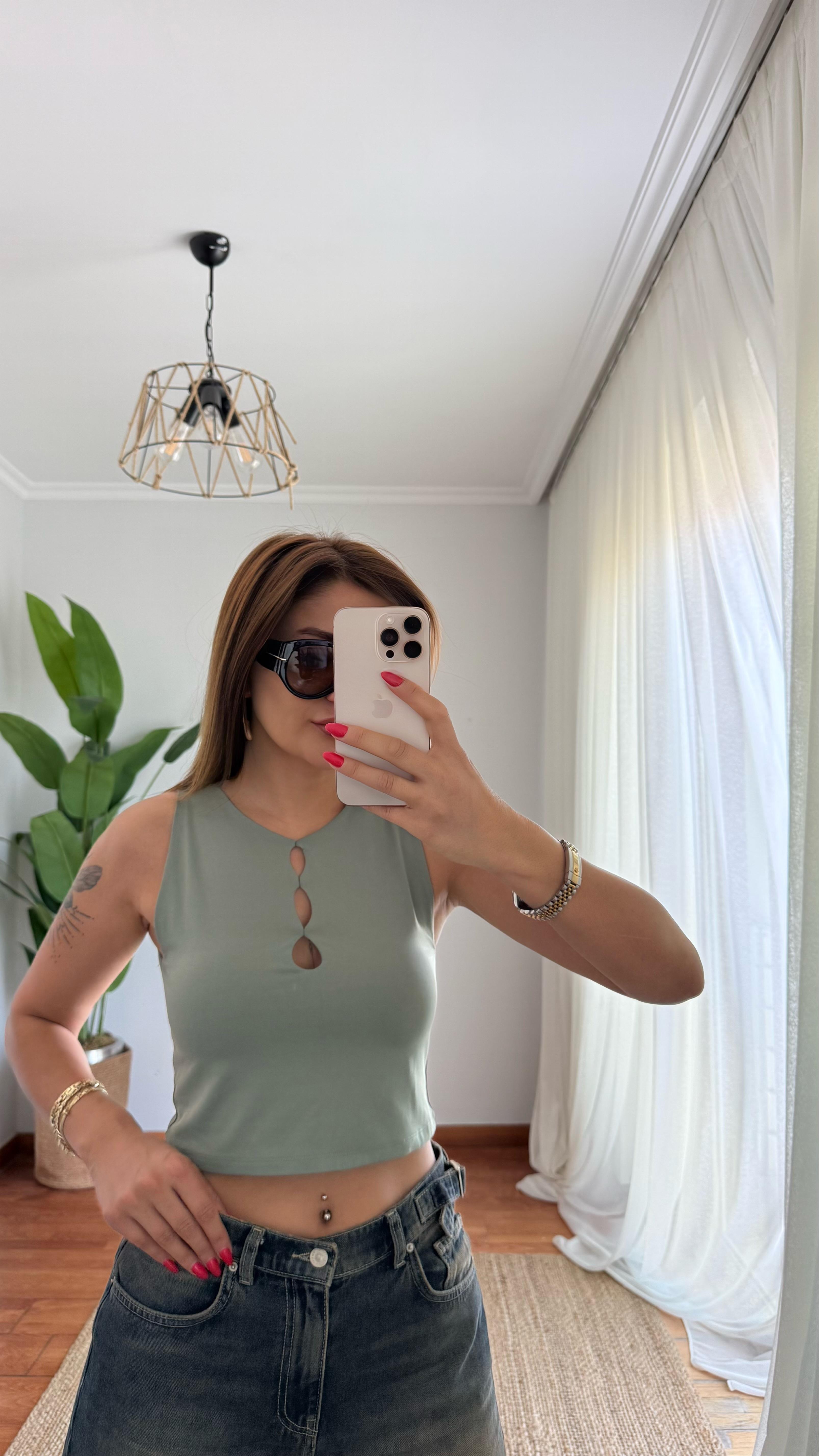  Pencere Detayli Kolsuz Crop Büstiyer