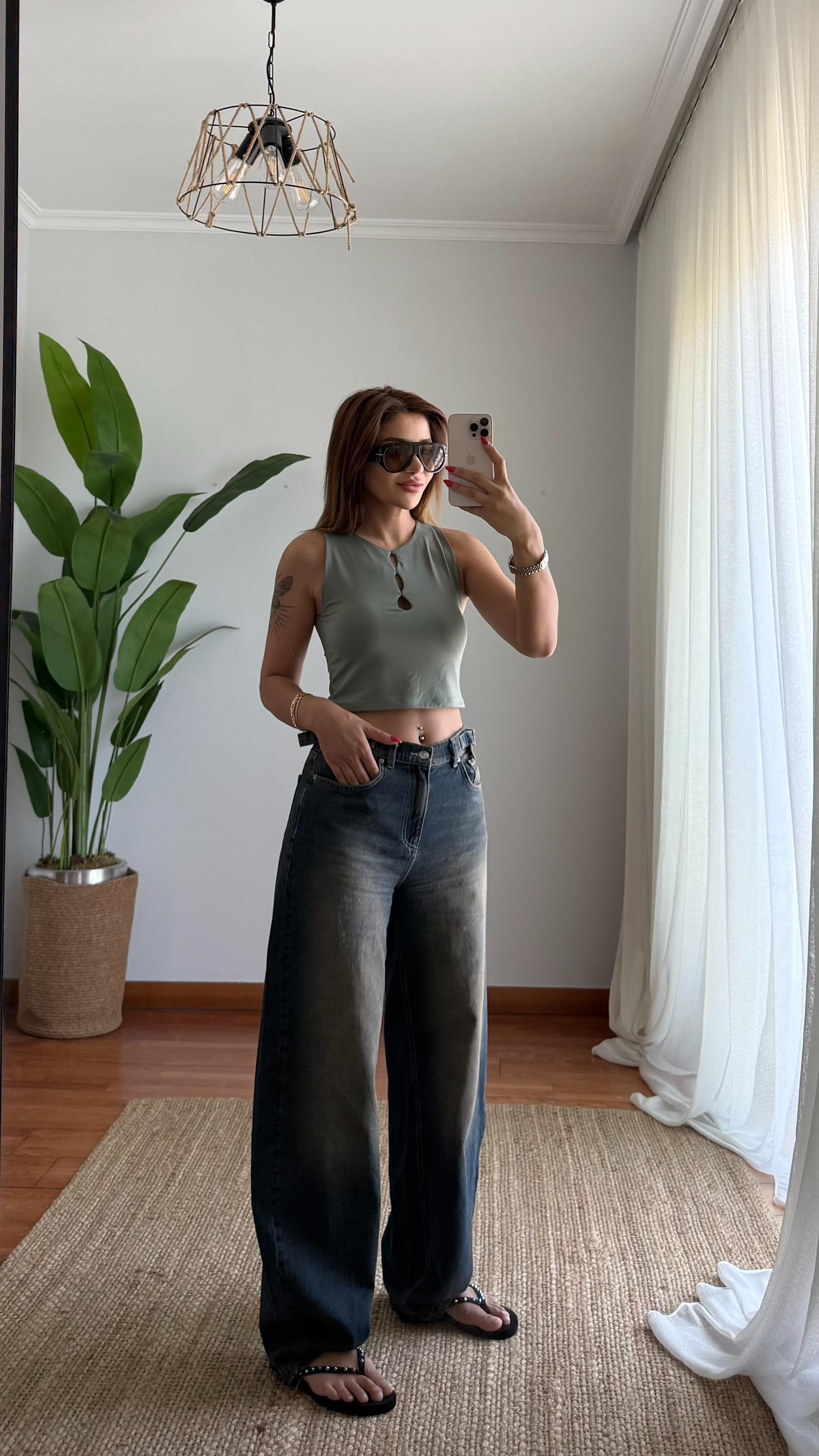  Pencere Detayli Kolsuz Crop Büstiyer