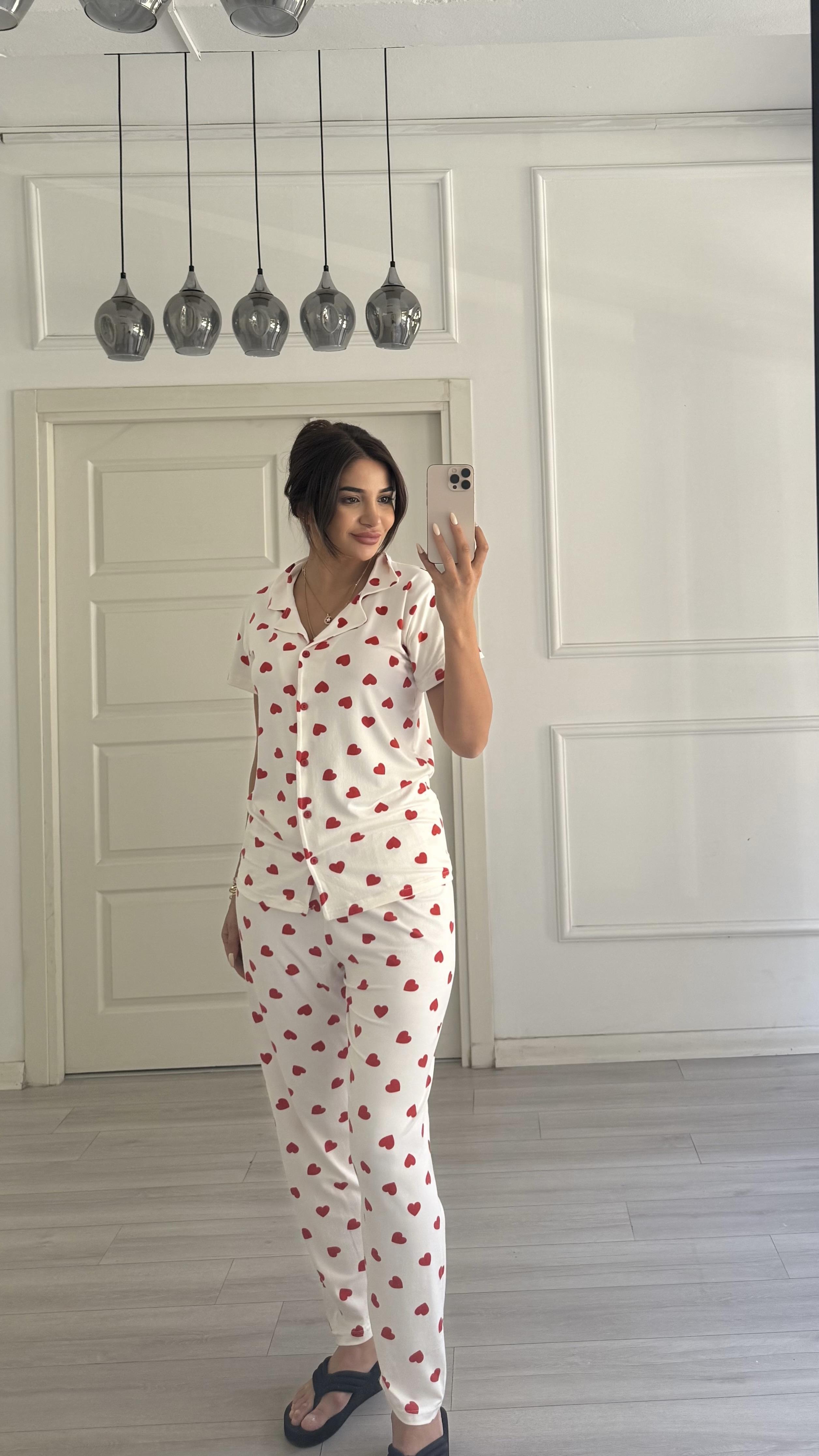 %100 Pamuklu Beyaz Gömlek Yaka Kalpli Kısa Kol Pijama Takımı  Regullar