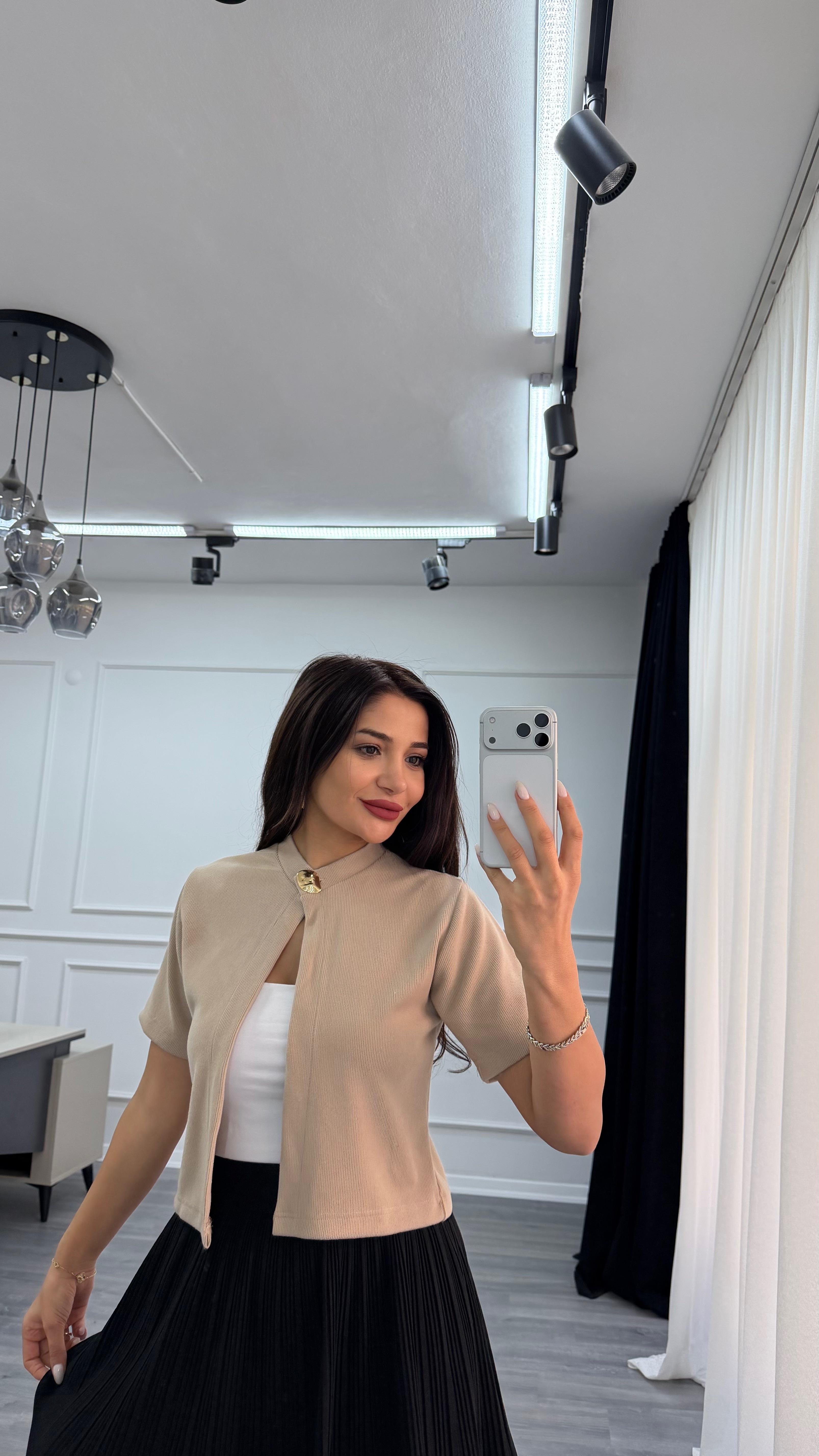 Bej Önden Düğme Detaylı Örme Bluz