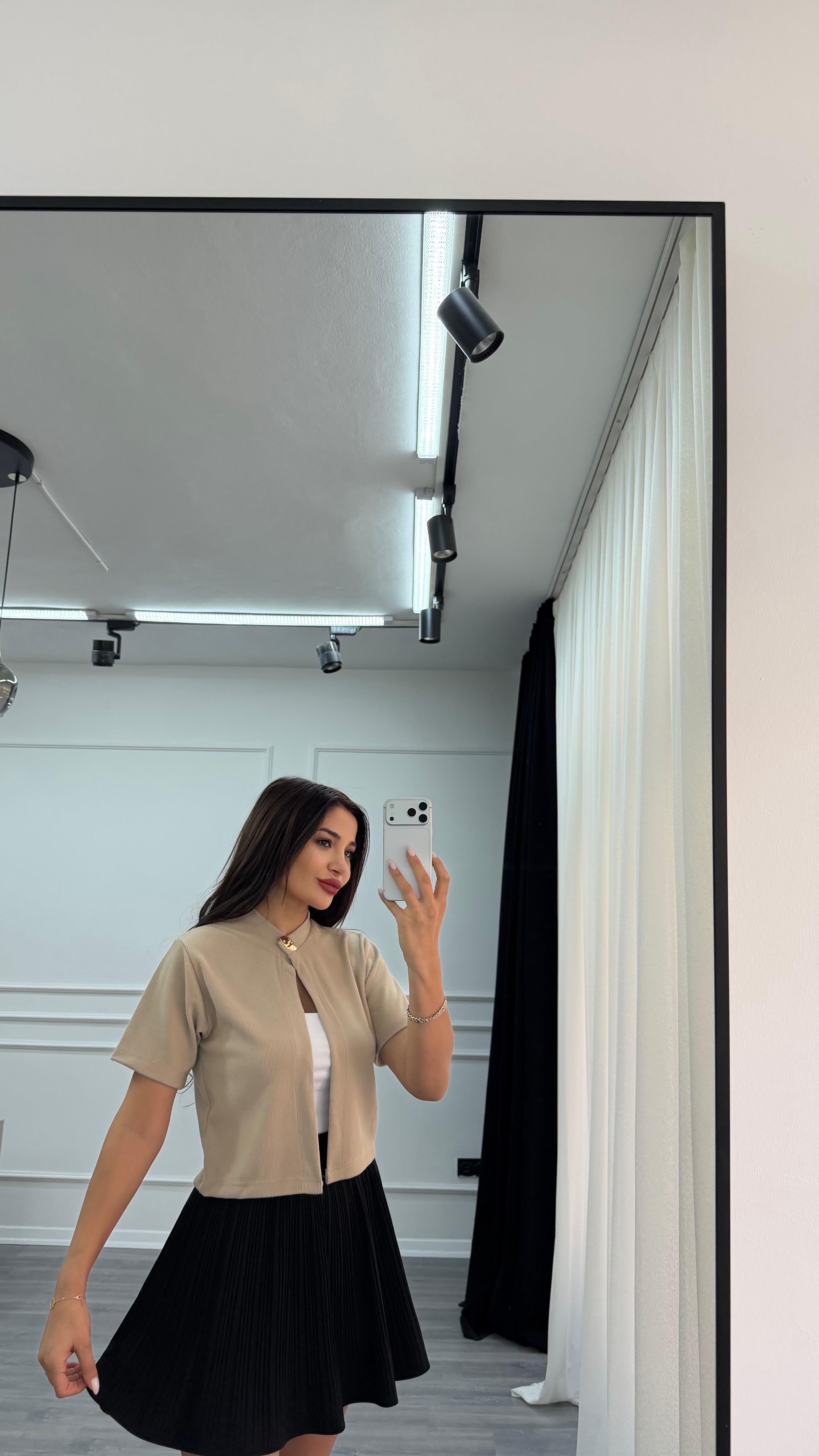 Bej Önden Düğme Detaylı Örme Bluz