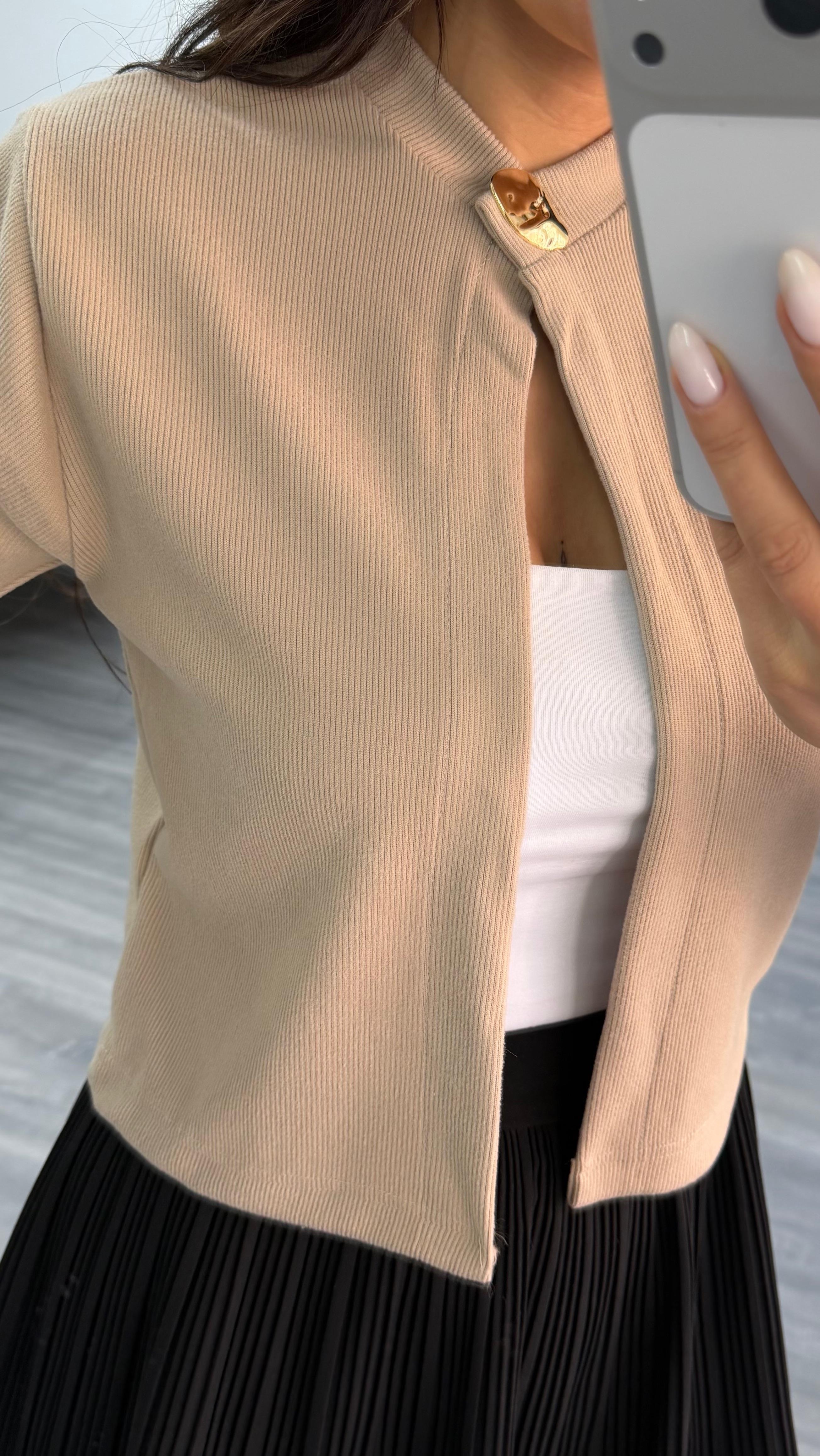 Bej Önden Düğme Detaylı Örme Bluz