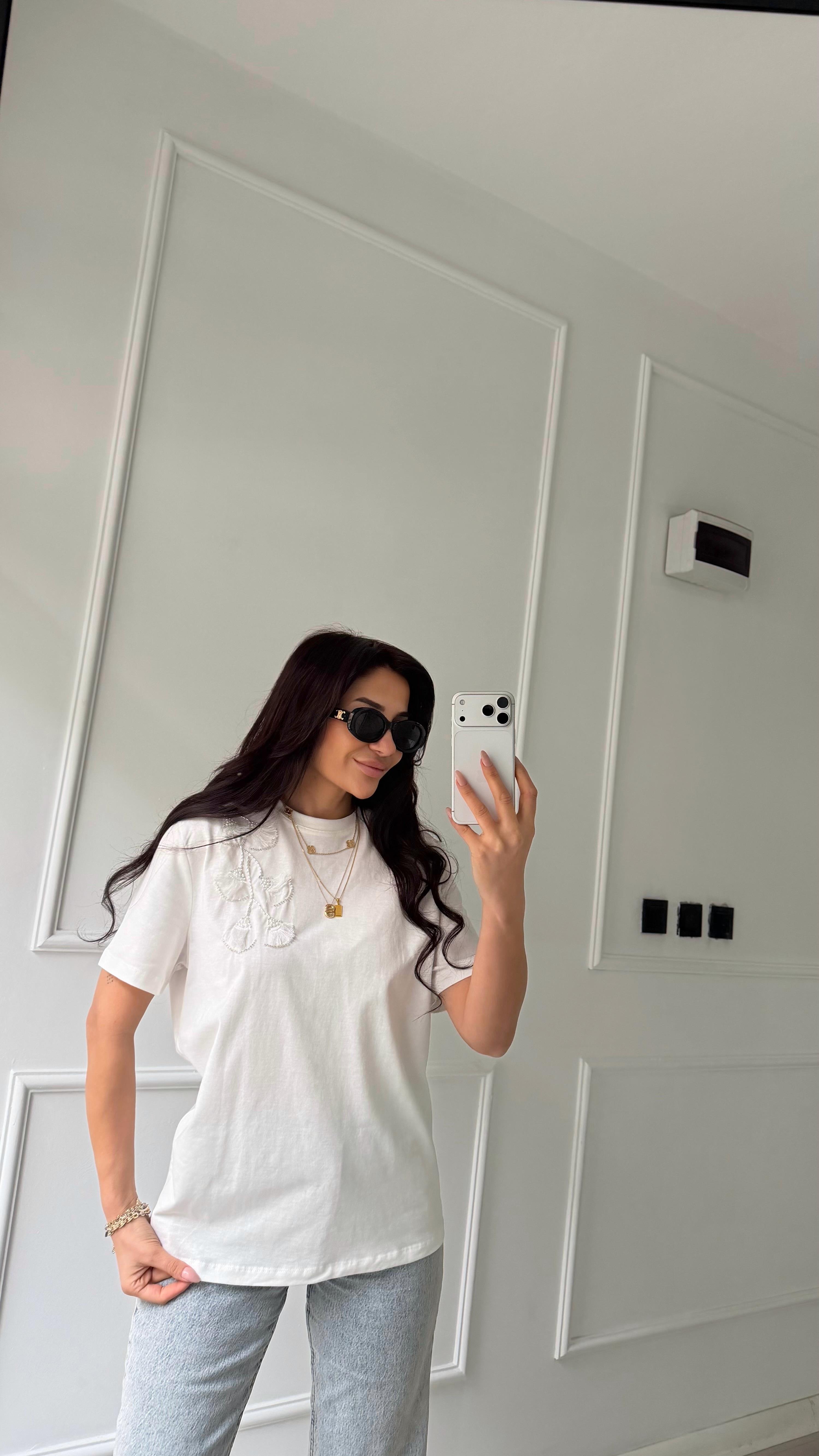 Beyaz % 100 Pamuk Önü İşlemeli T-shirt 