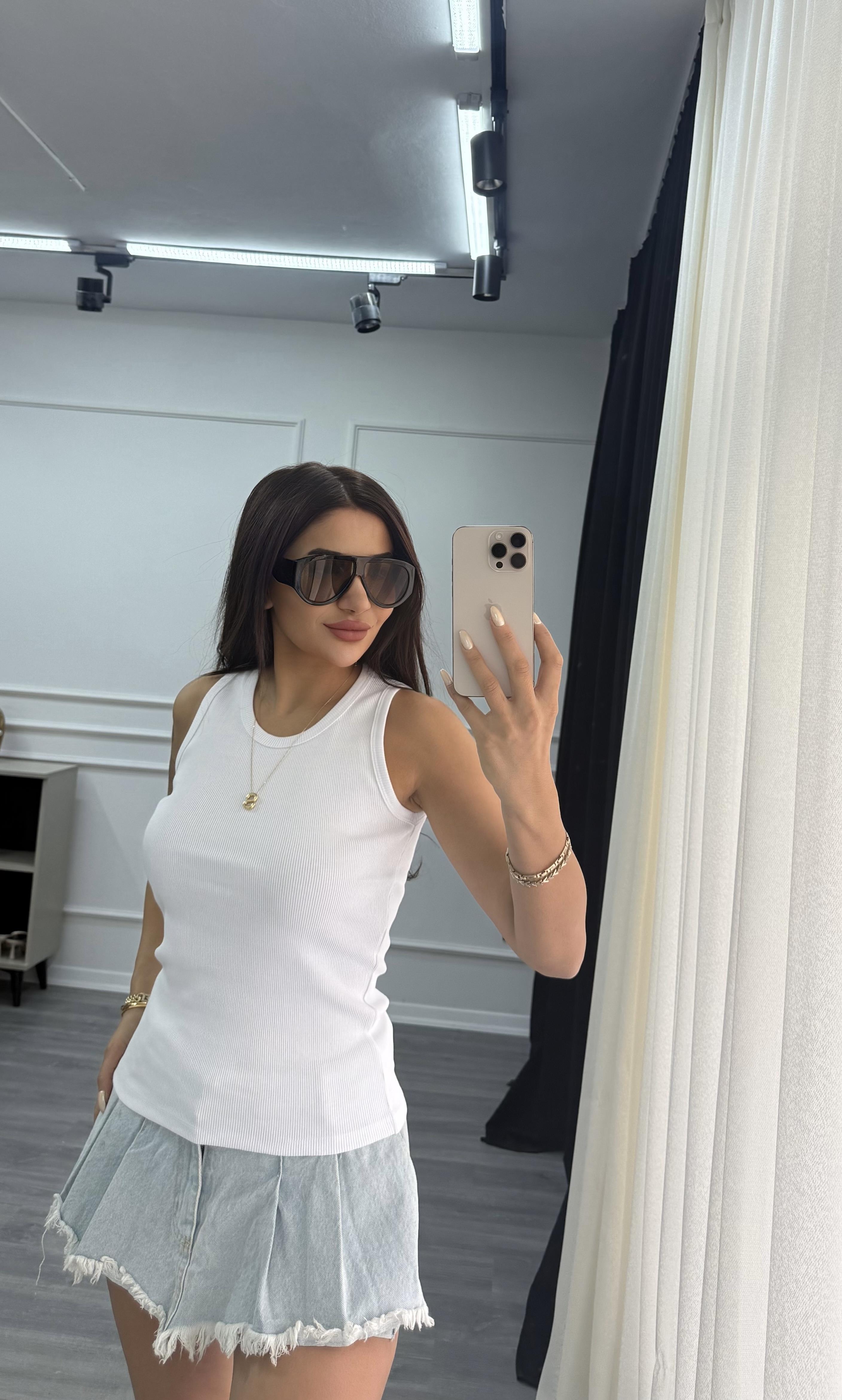 Beyaz Esnek Bisiklet Yaka Kaşkorse Geniş Askılı -Bluz