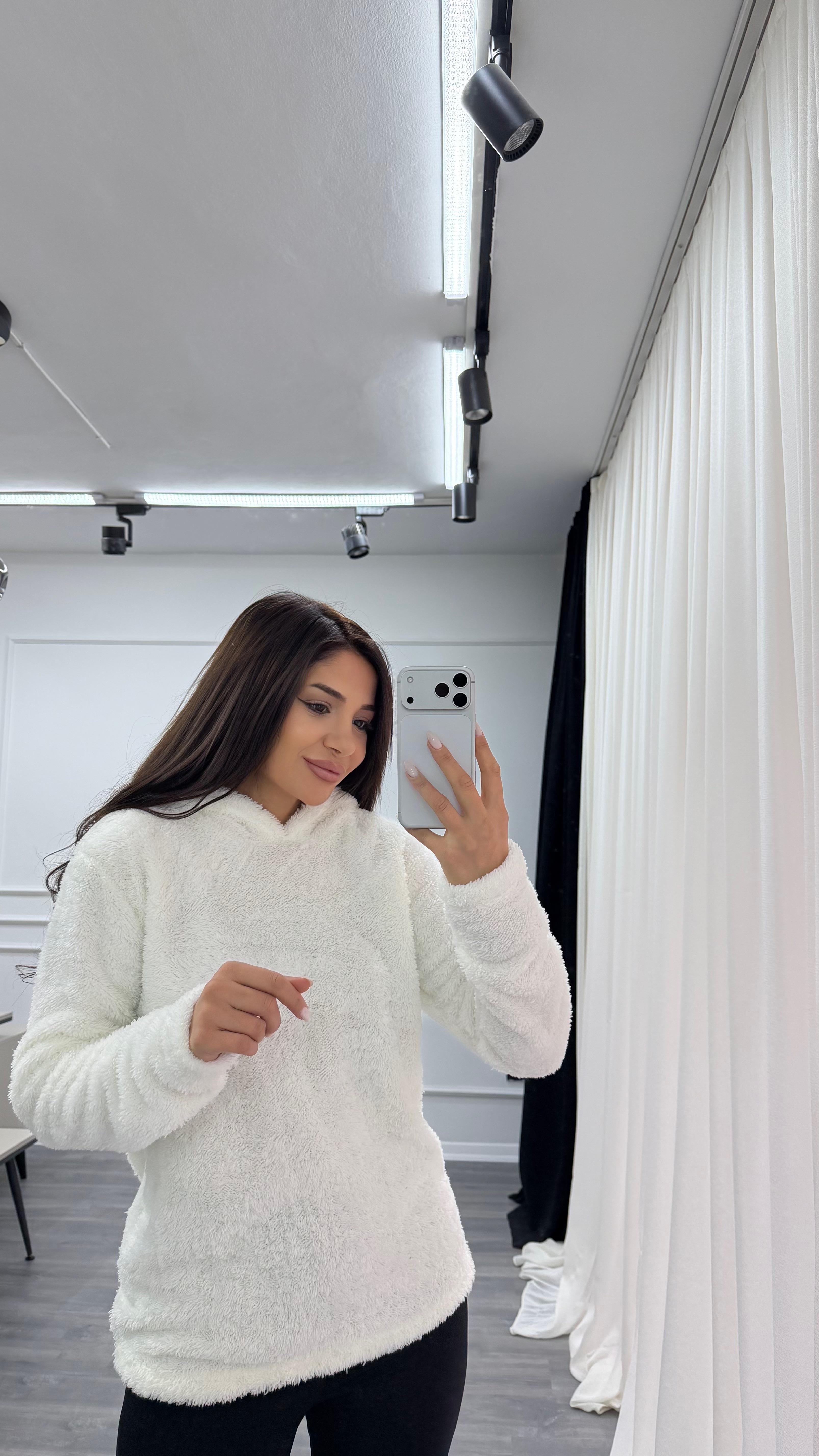 Beyaz Kapüşonlu Yumoş Oversize Peluş Sweatshirt