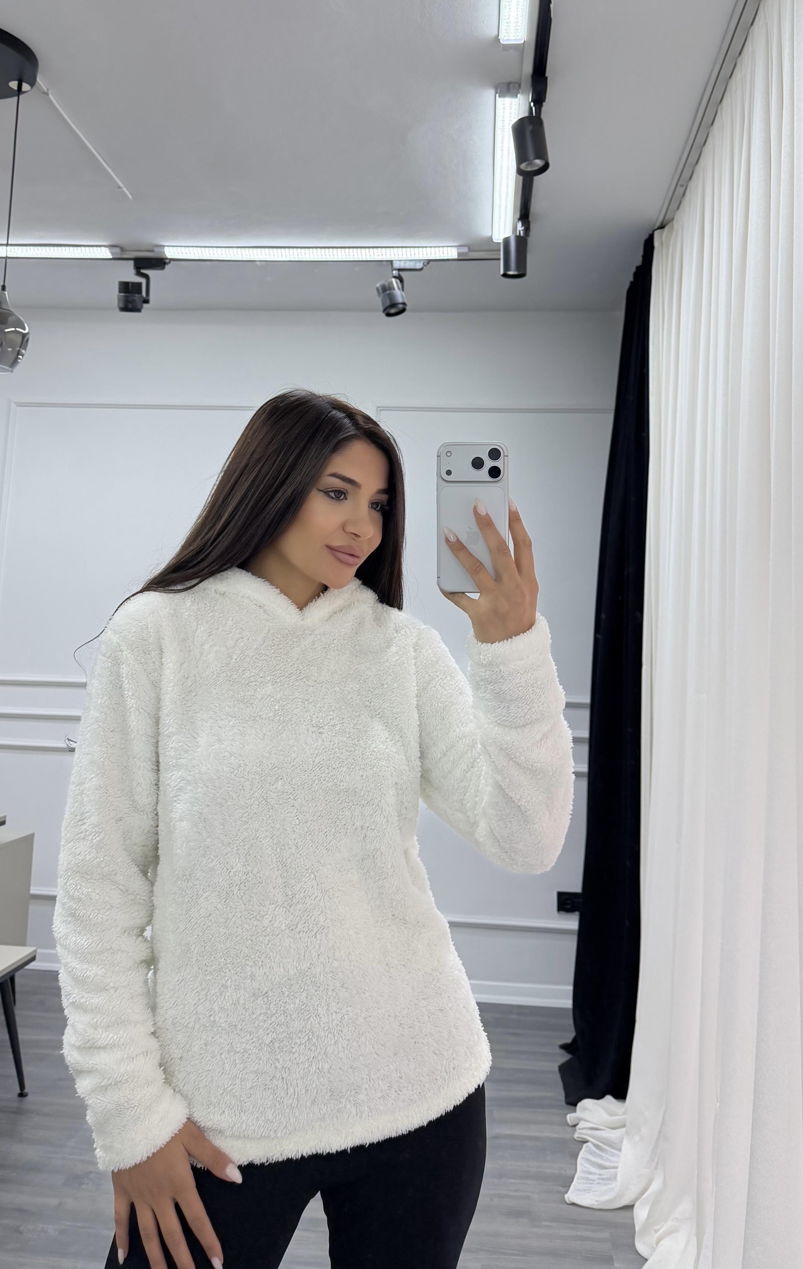 Beyaz Kapüşonlu Yumoş Oversize Peluş Sweatshirt