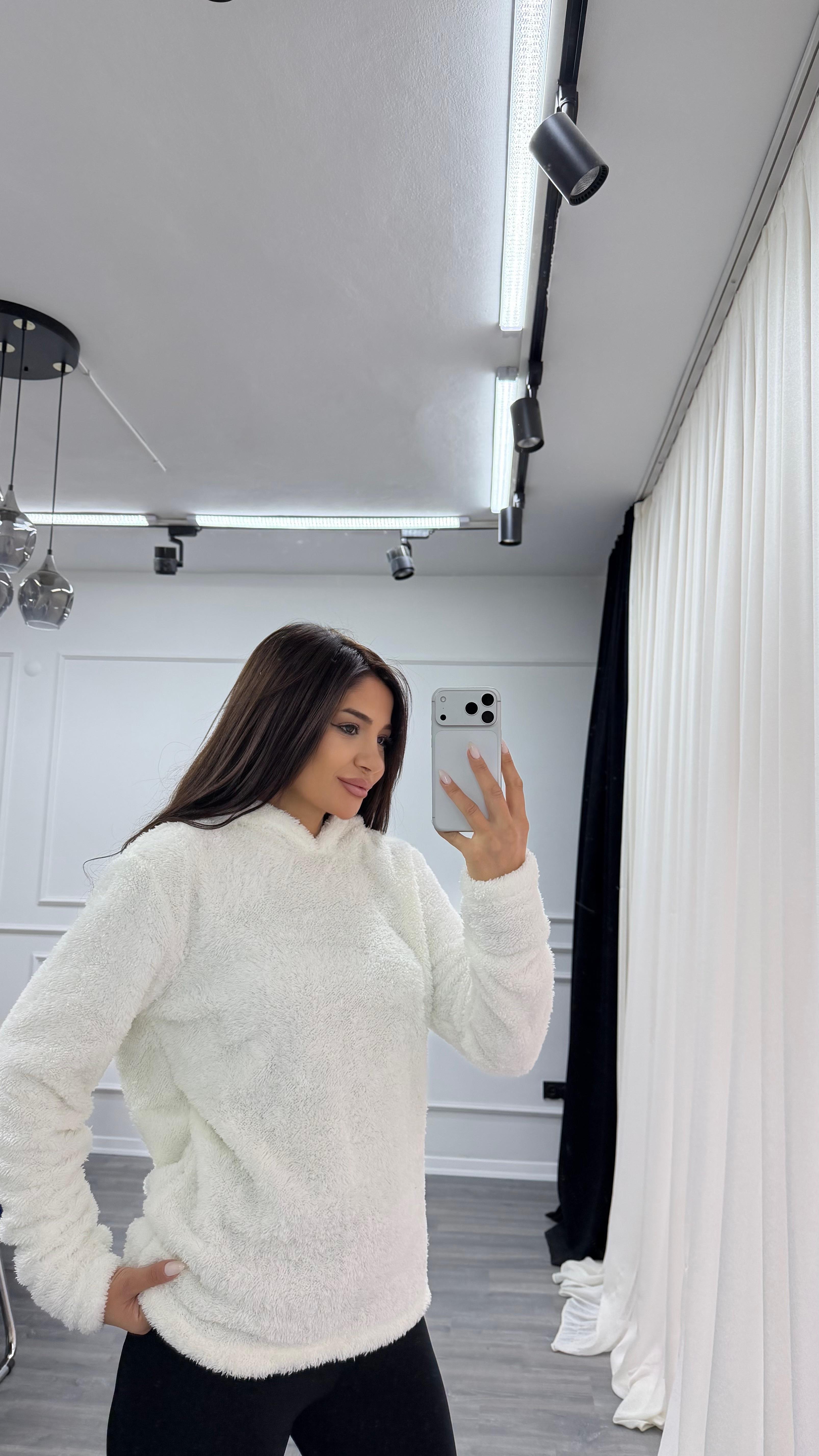 Beyaz Kapüşonlu Yumoş Oversize Peluş Sweatshirt