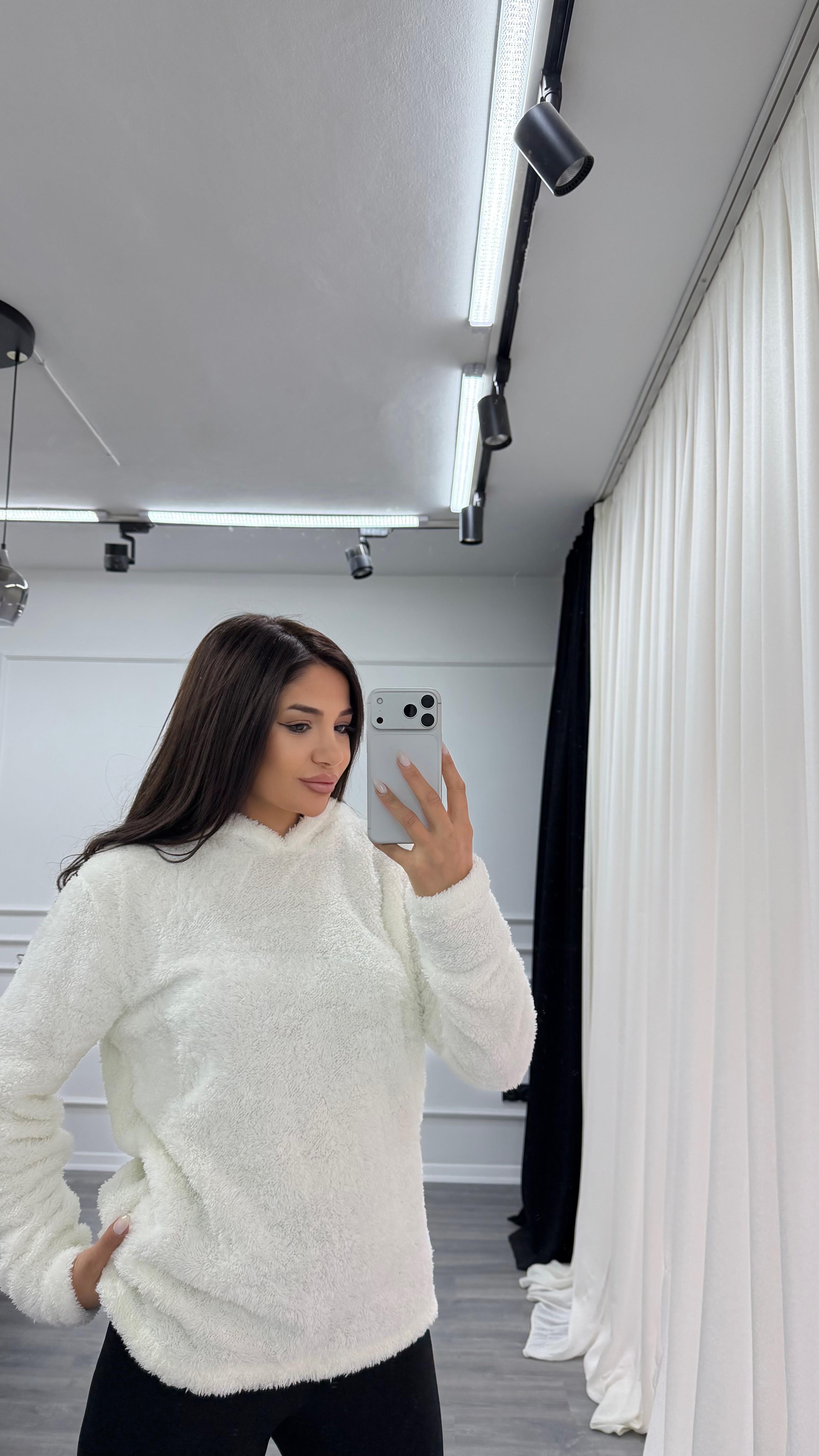 Beyaz Kapüşonlu Yumoş Oversize Peluş Sweatshirt