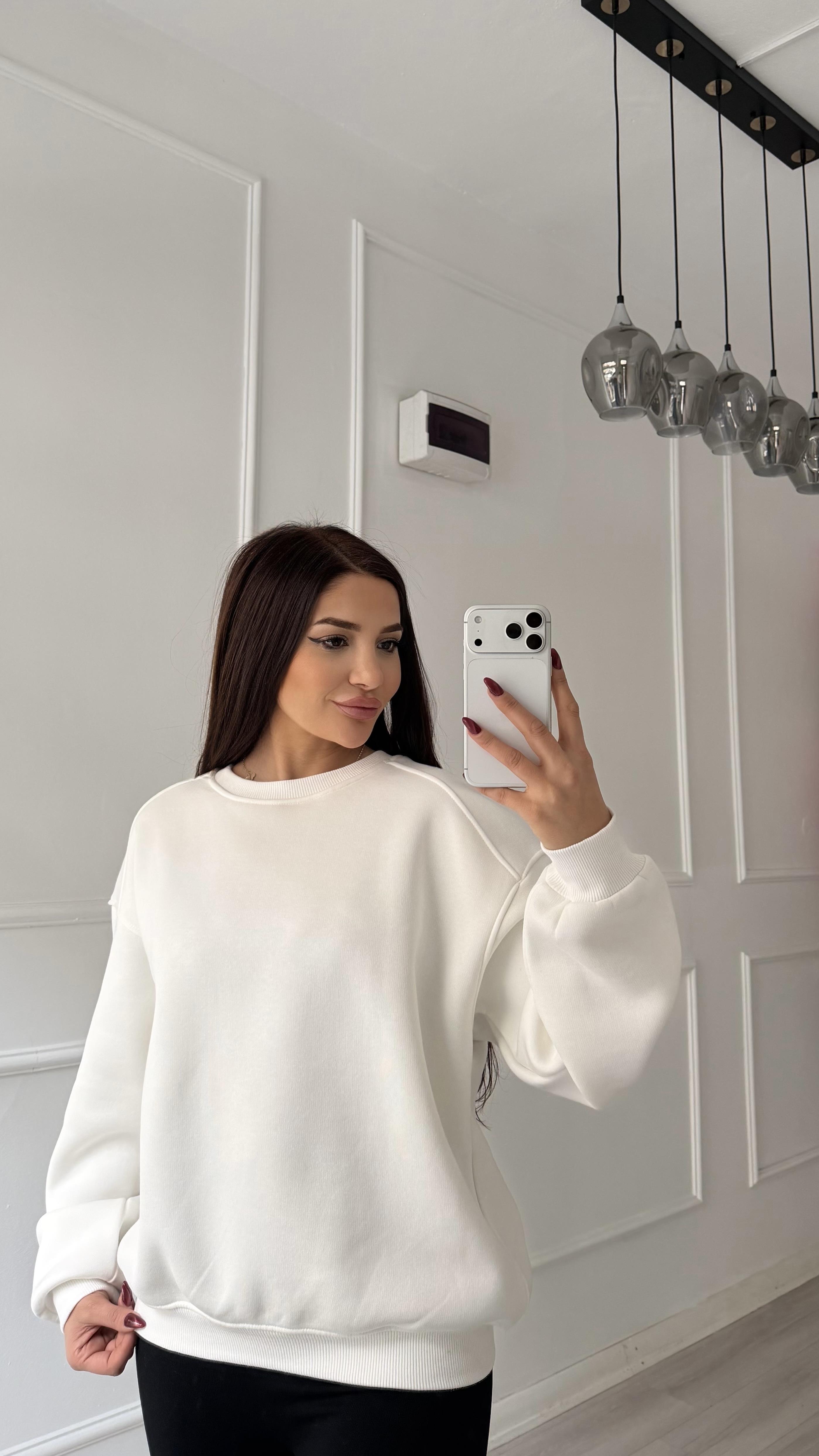 Beyaz Labubu Nakışlı Oversize Şardonlu Sweatshirt