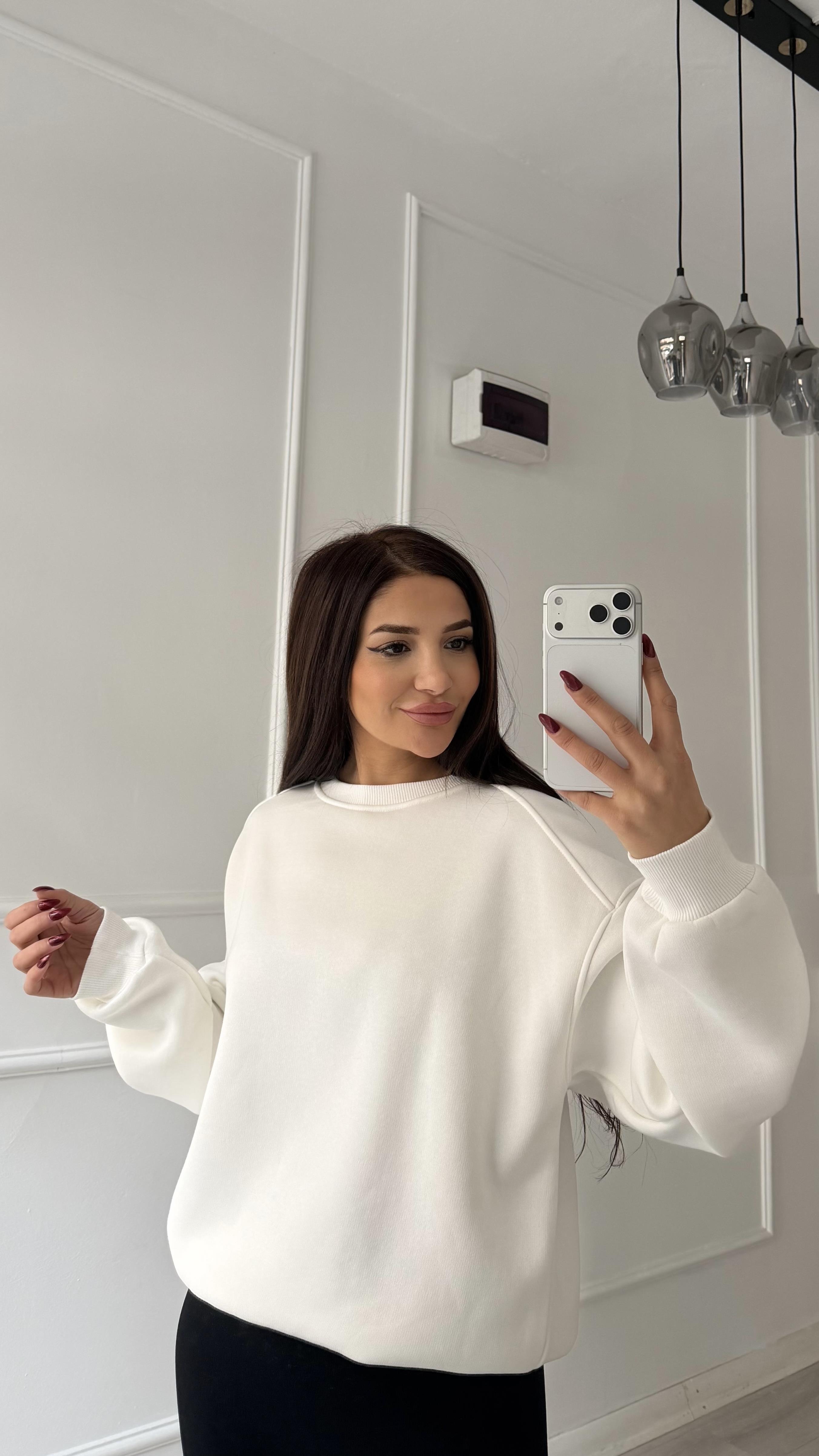Beyaz Labubu Nakışlı Oversize Şardonlu Sweatshirt
