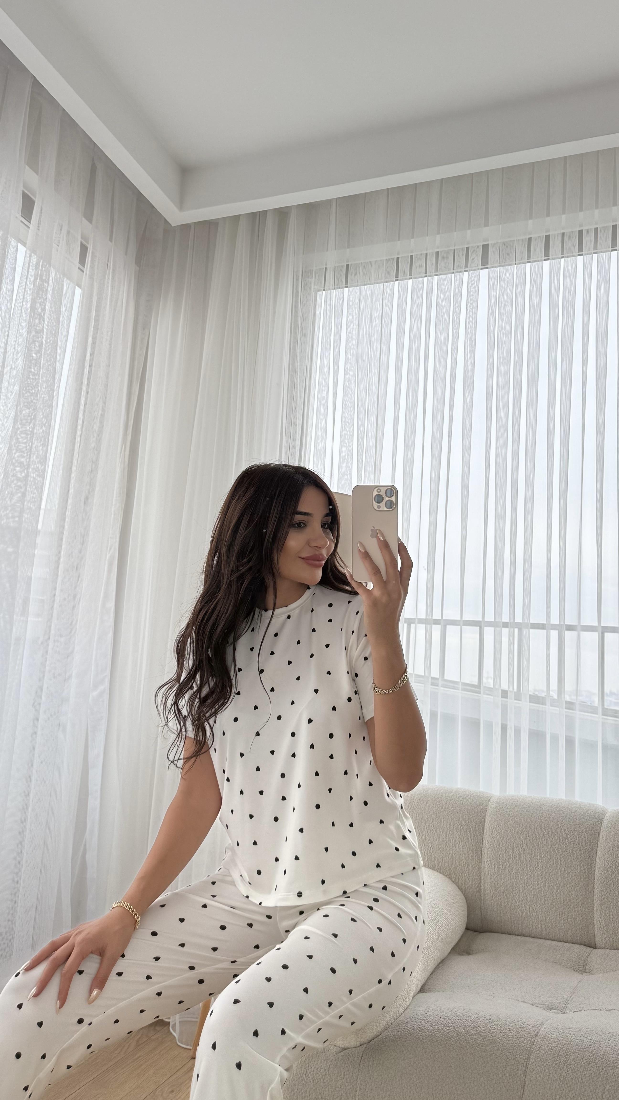Beyaz Premium Kalite Kısa Kollu Siyah Kalp Desenli Pijama Takımı