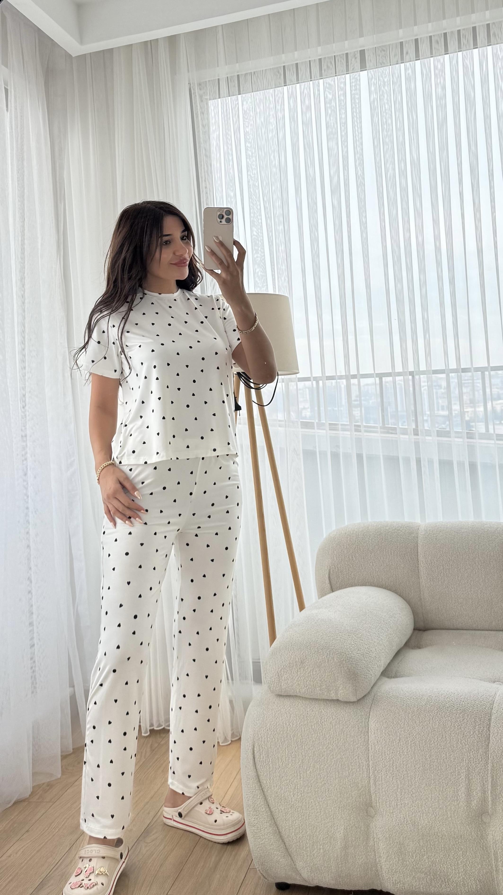 Beyaz Premium Kalite Kısa Kollu Siyah Kalp Desenli Pijama Takımı