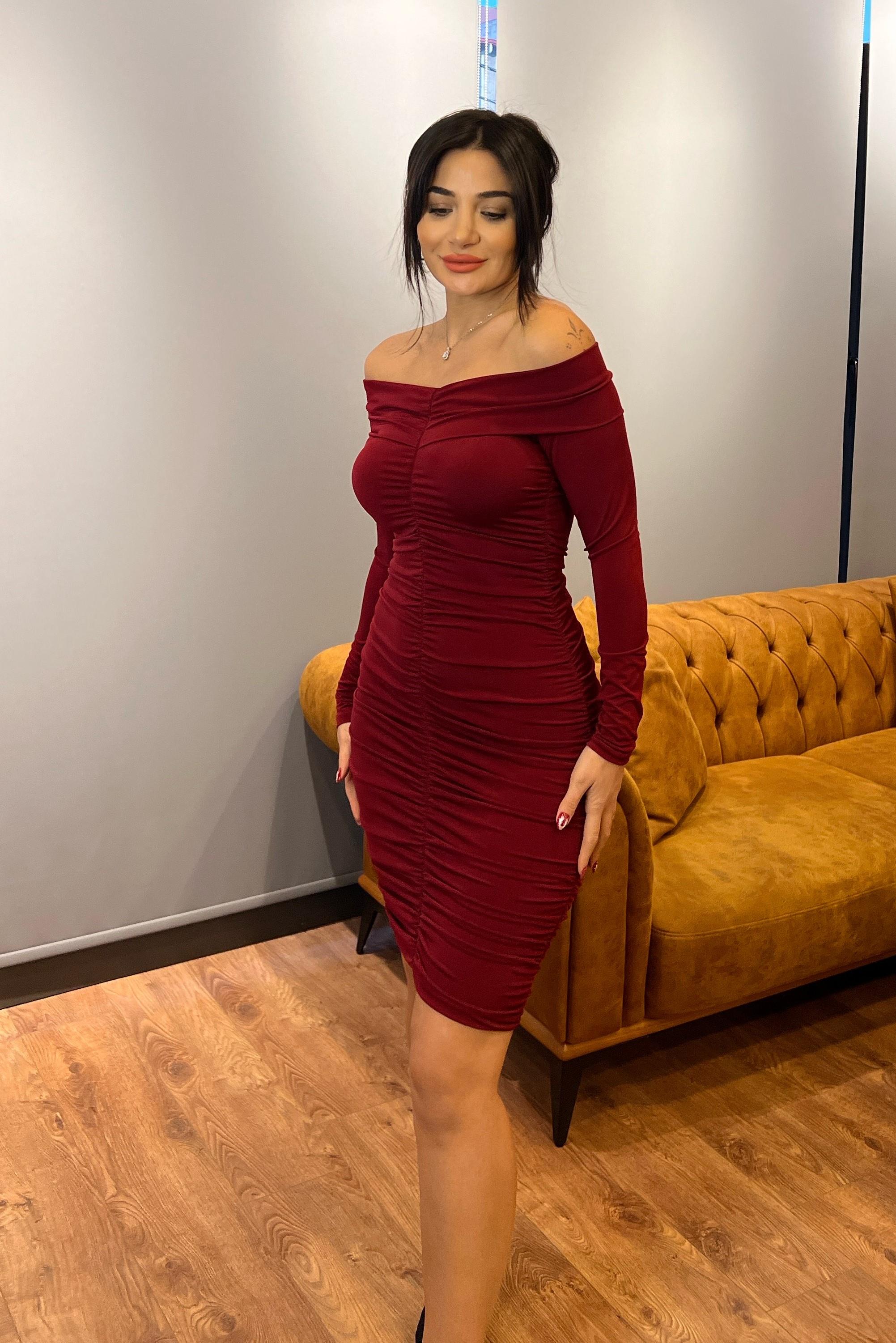 Bordo Madonna Yaka Büzgülü Örme Kumaş Elbise