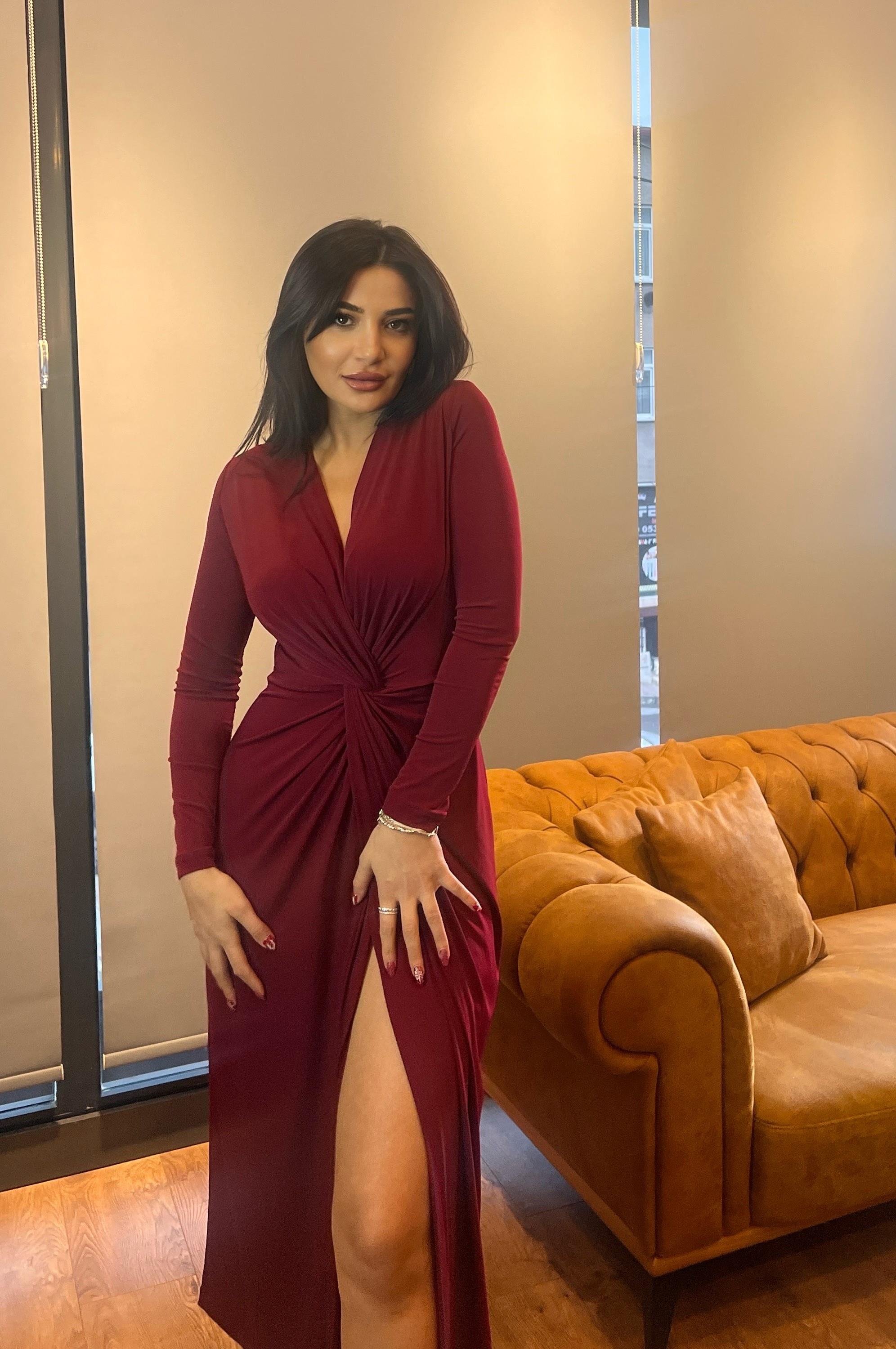 Daves Bordo Beli Düğüm Detaylı Önden Yırtmaçlı Elbise