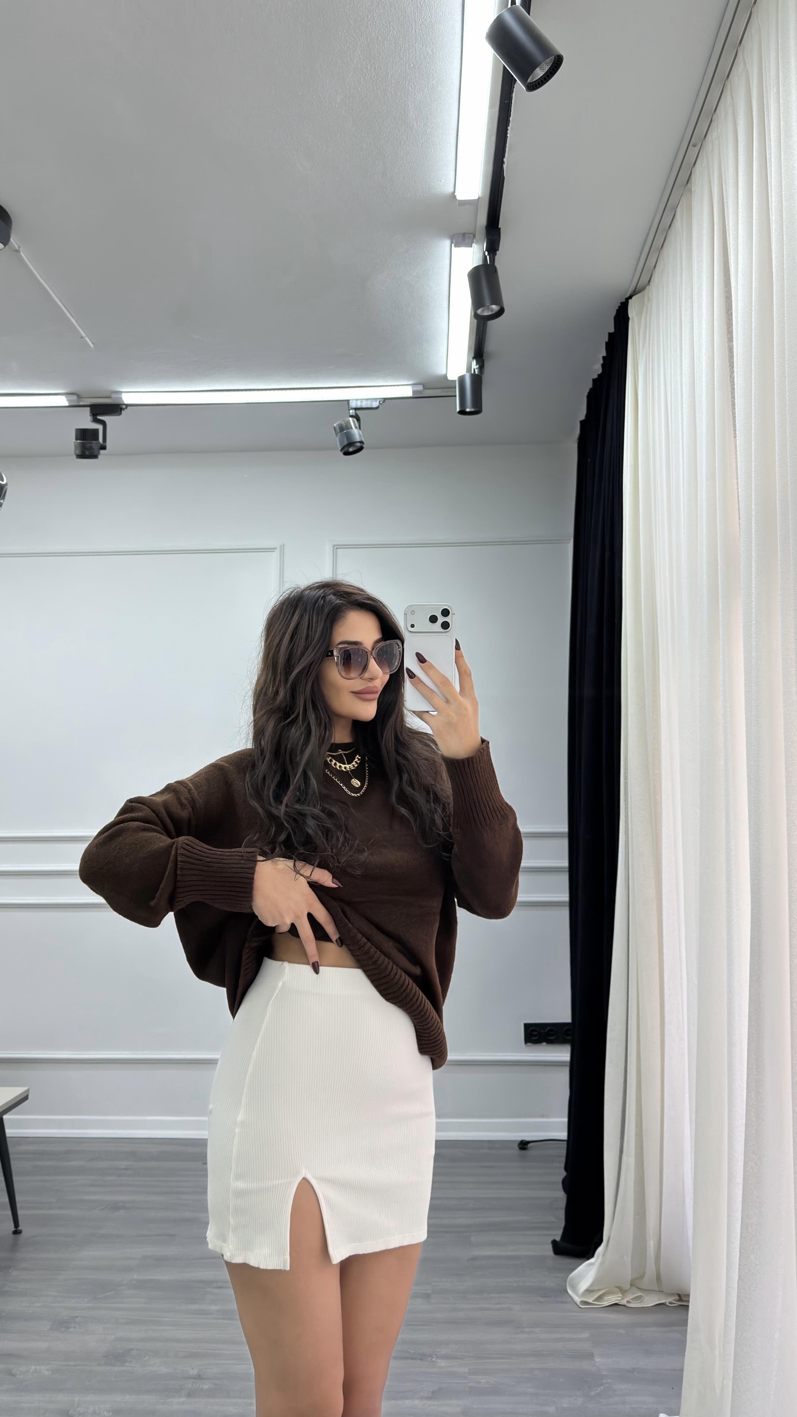 Ekru Beli Lastikli Yırtmaçlı Kısa Etek 