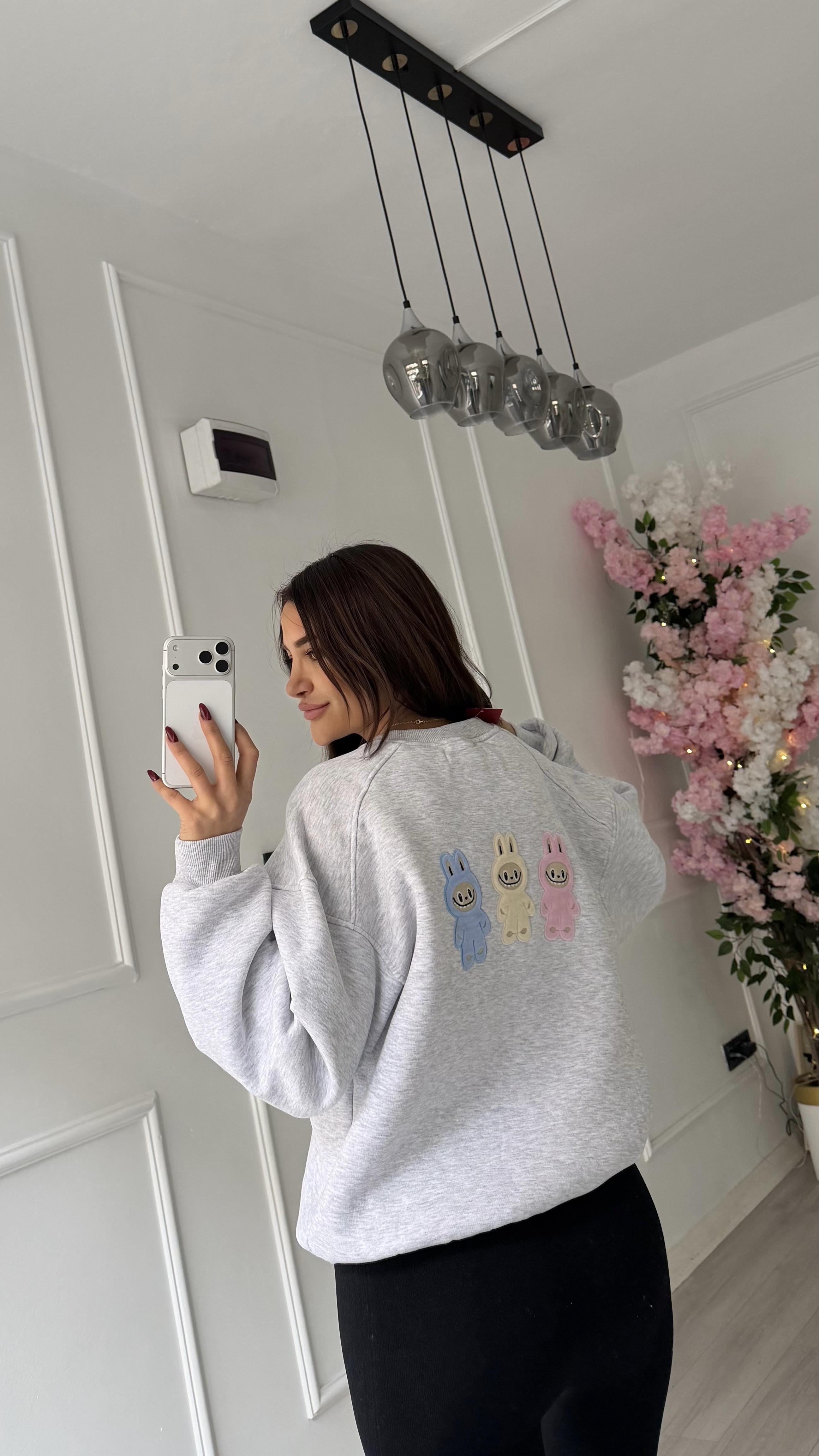 Gri Labubu Nakışlı Oversize Şardonlu Sweatshirt