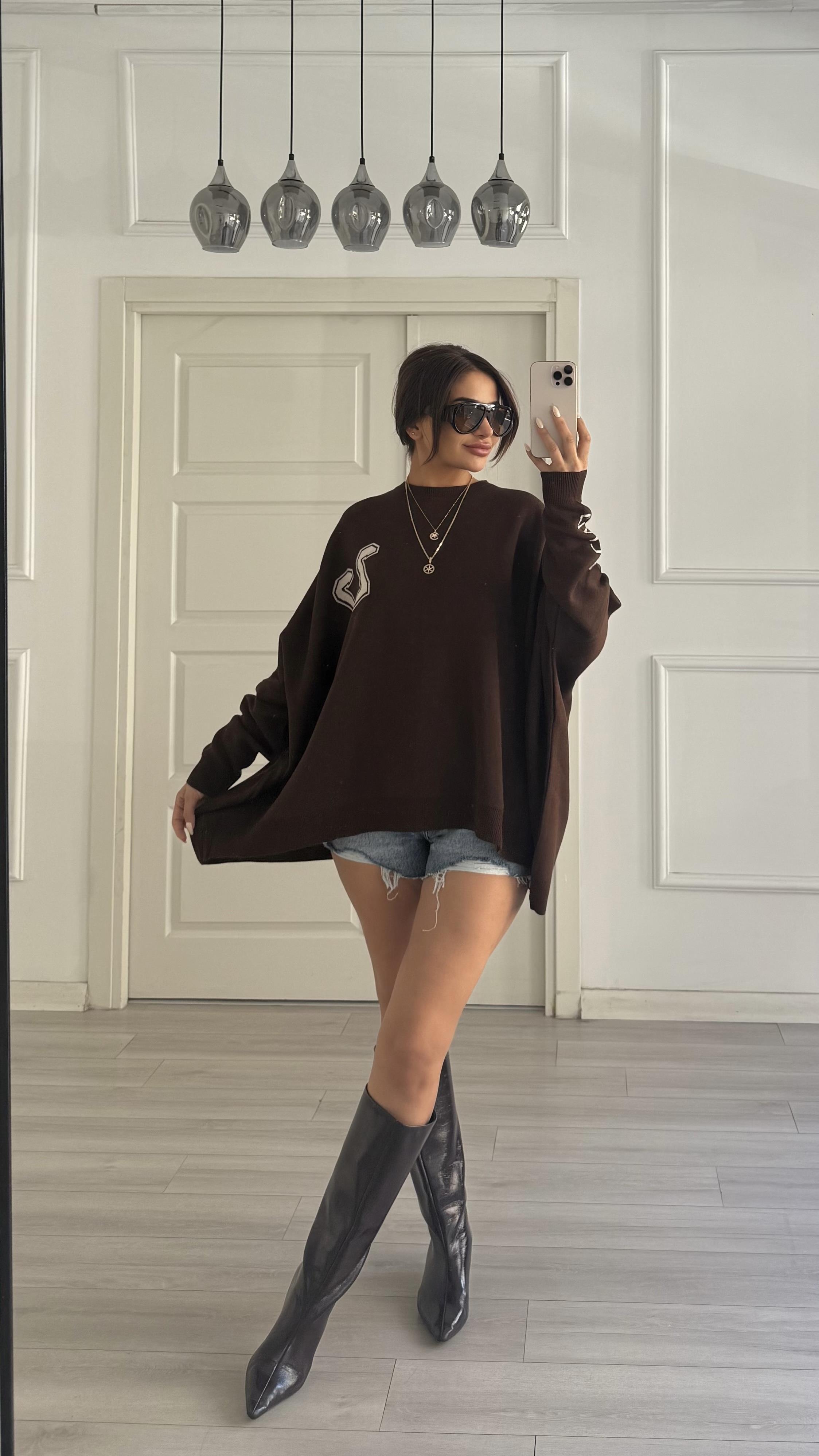 Kahverengi Bisiklet Yaka Oversize Yazılı Triko Kazak