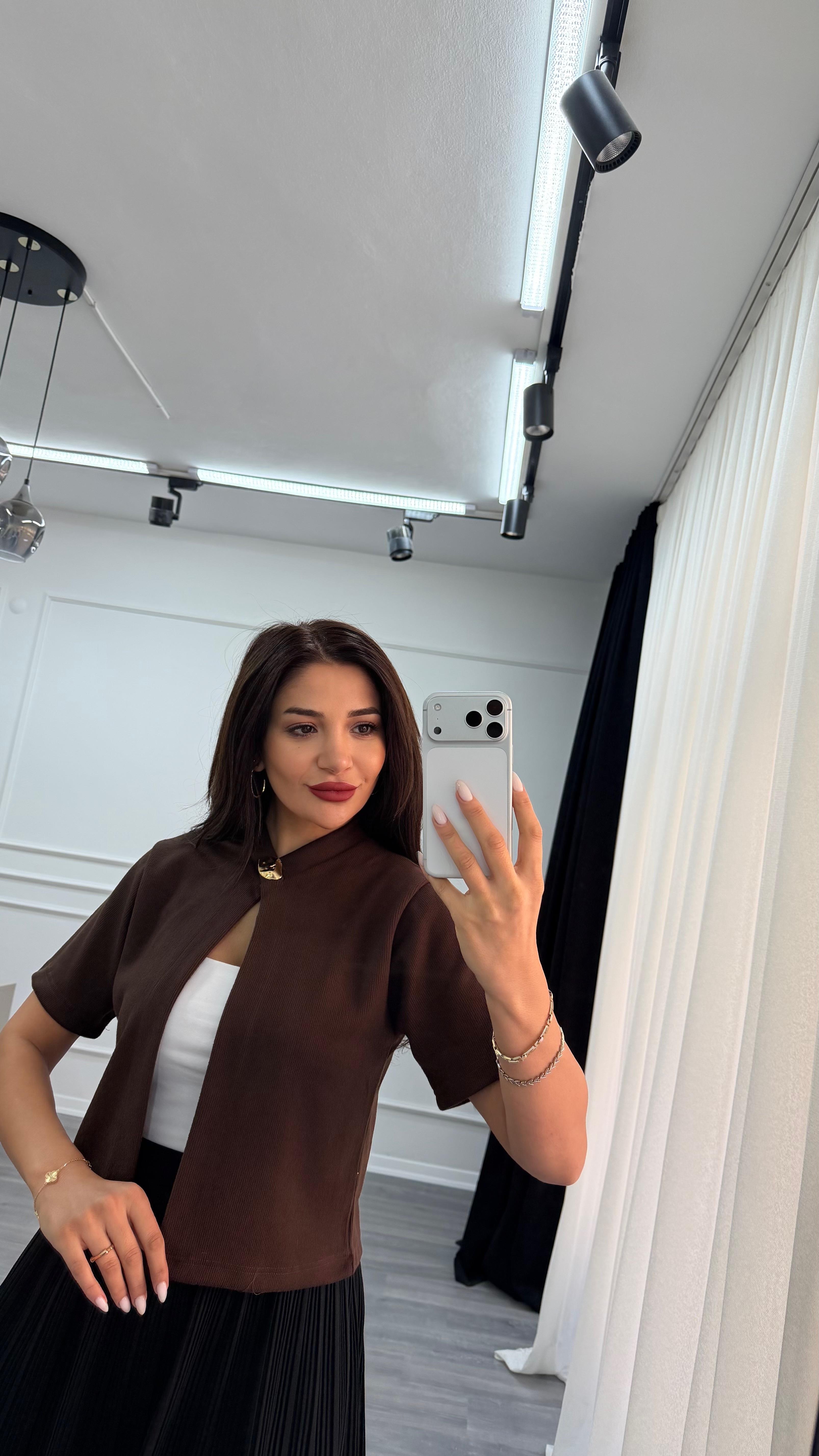 Kahverengi Önden Düğme Detaylı Örme Bluz