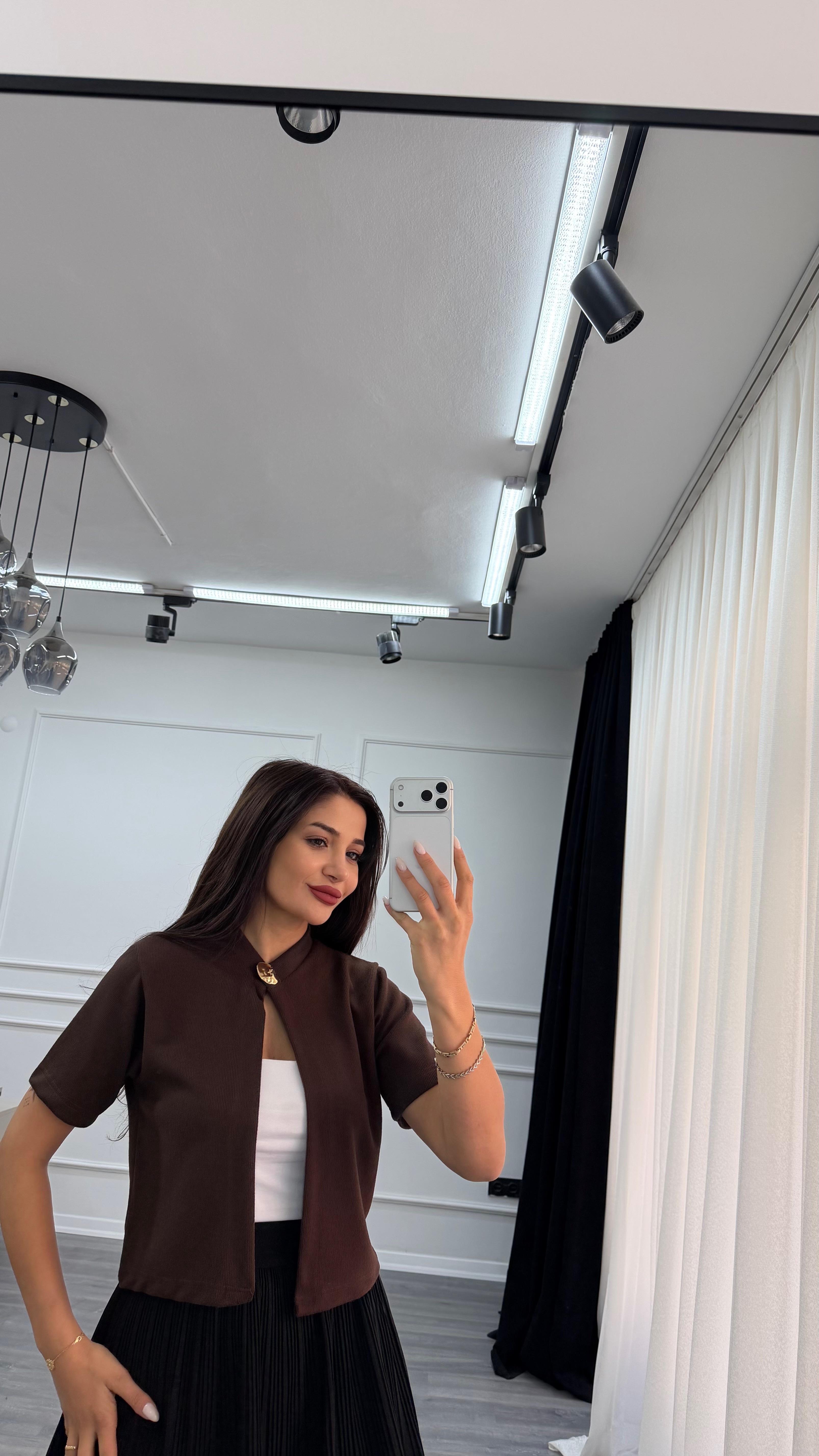 Kahverengi Önden Düğme Detaylı Örme Bluz