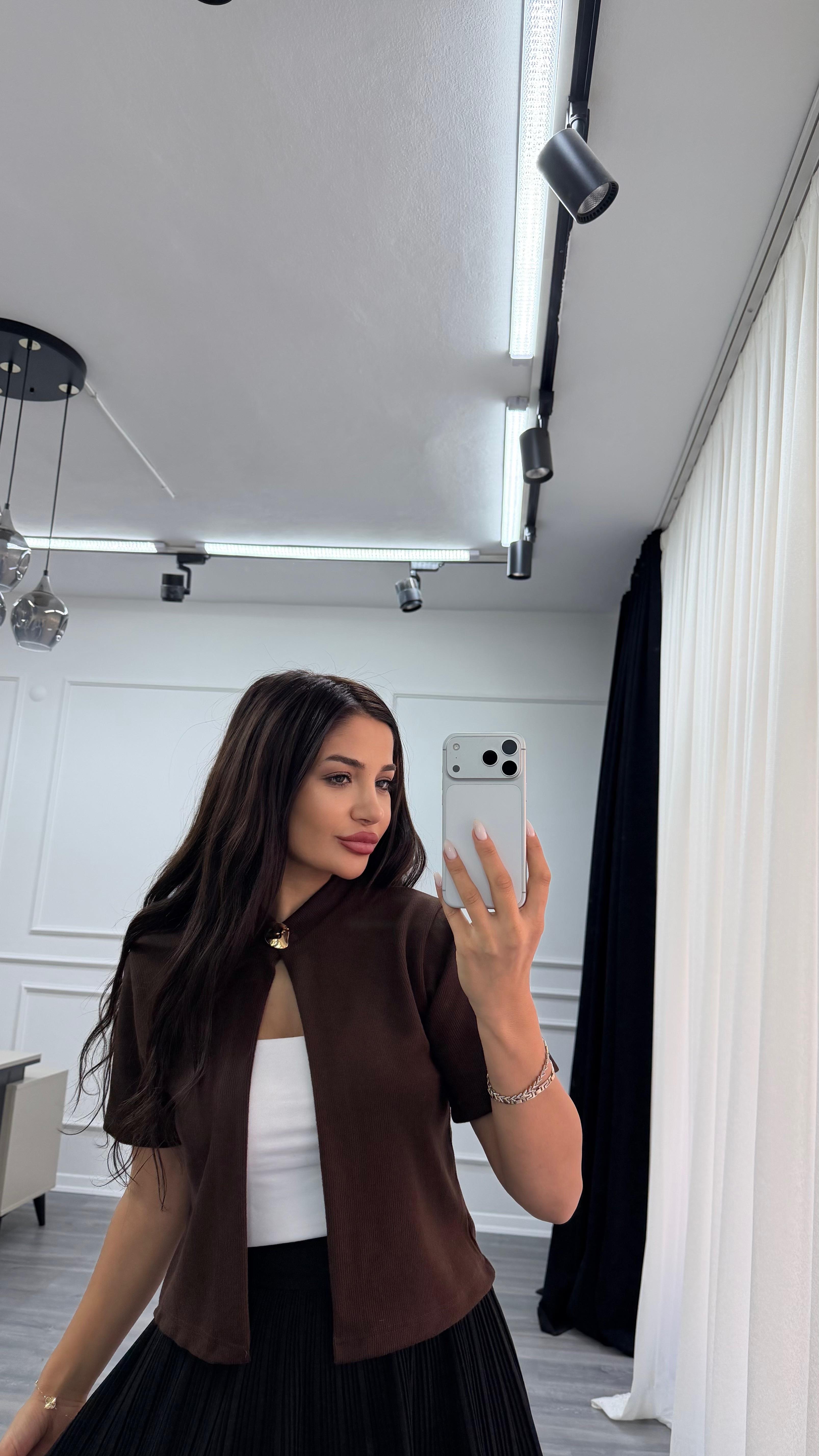 Kahverengi Önden Düğme Detaylı Örme Bluz