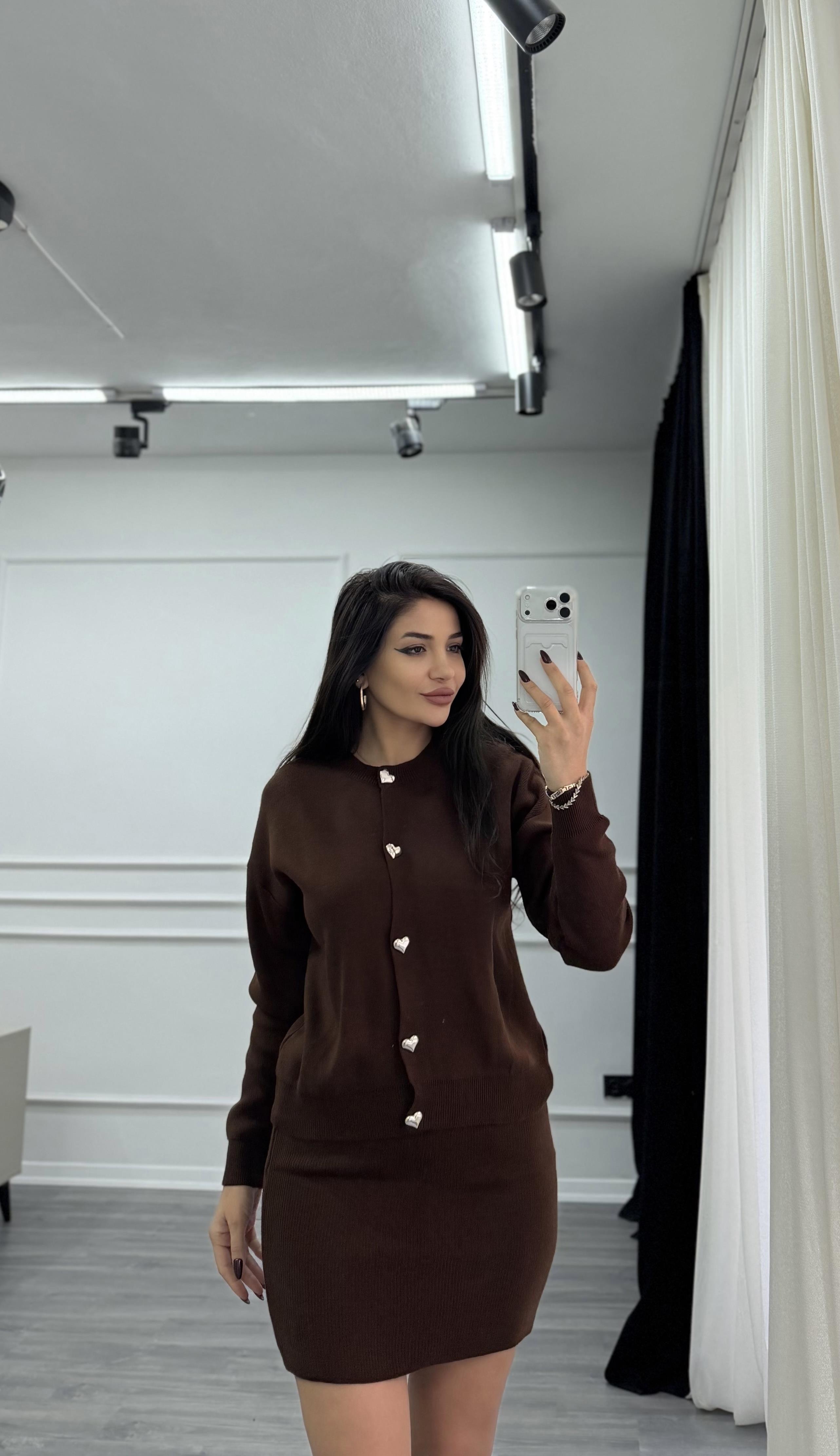Kalp Düğmeli Etekli Triko Takım Kahve