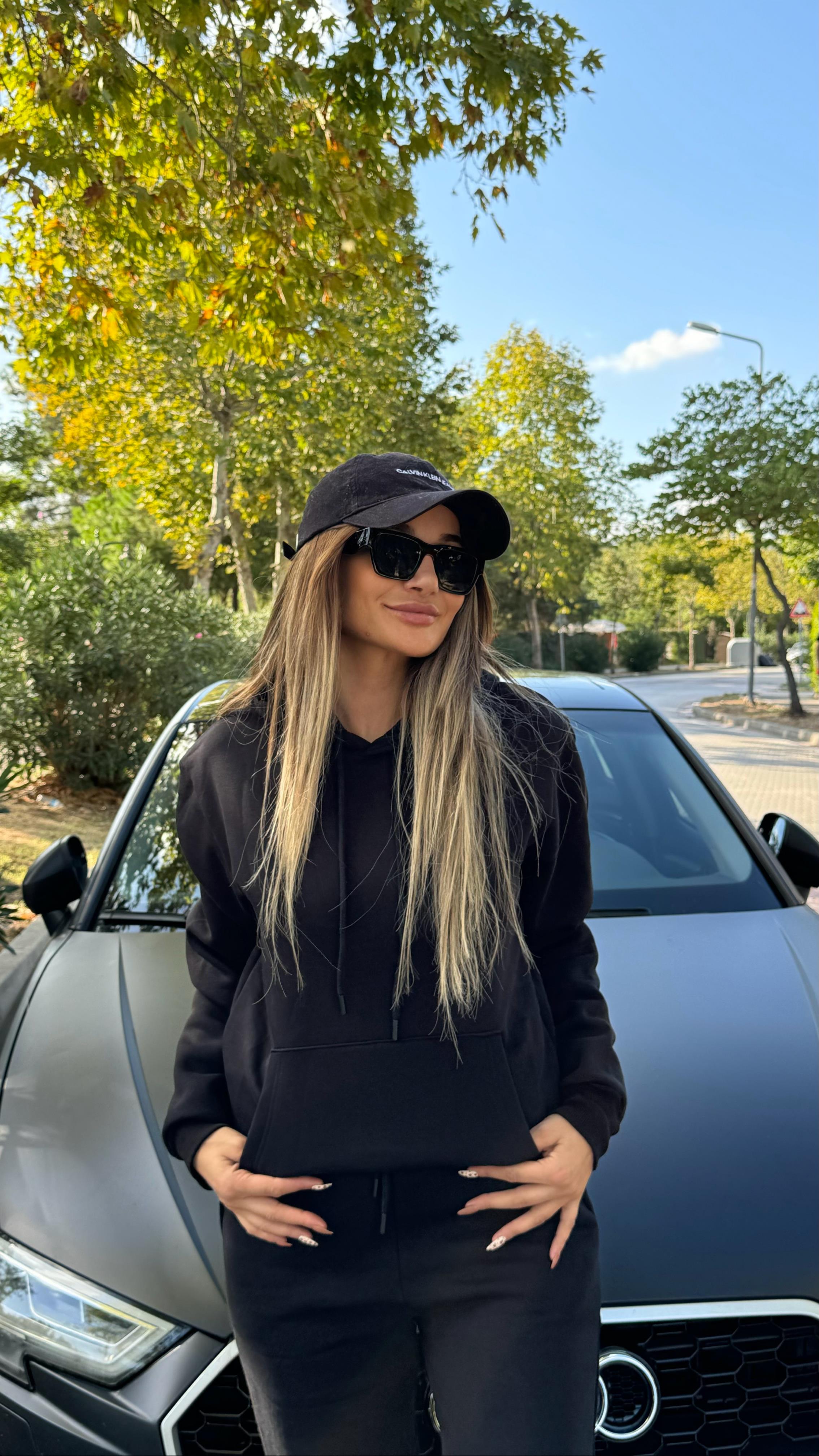 Siyah Önü Cepli Kapüşonlu Sweatshirt