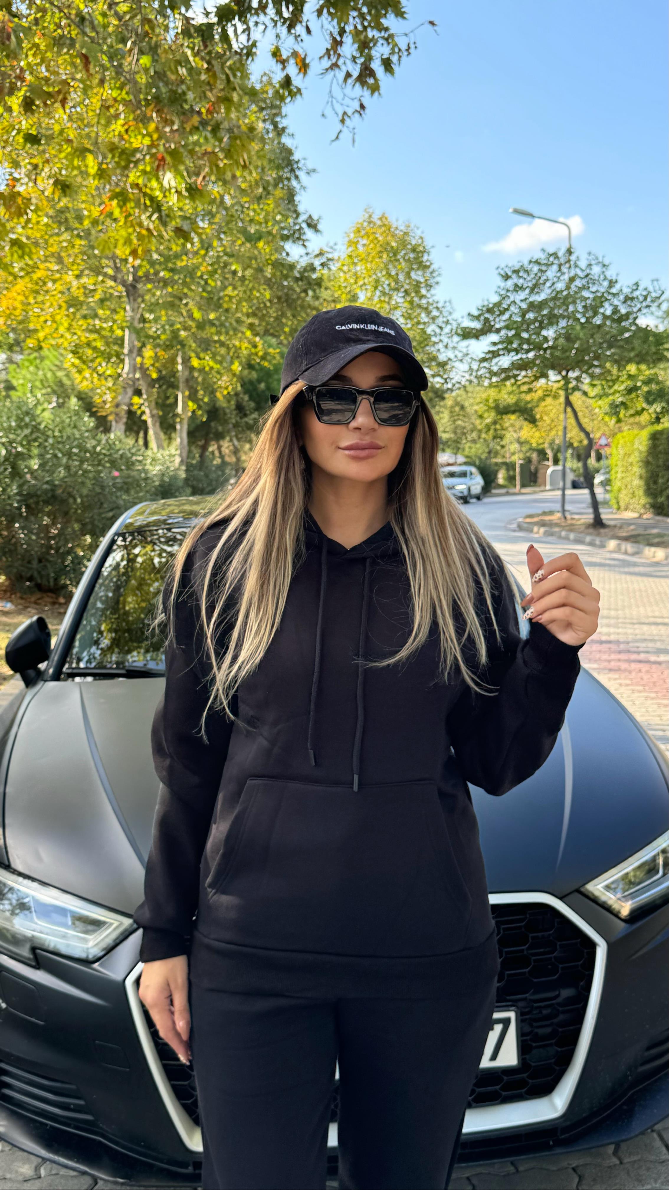Siyah Önü Cepli Kapüşonlu Sweatshirt